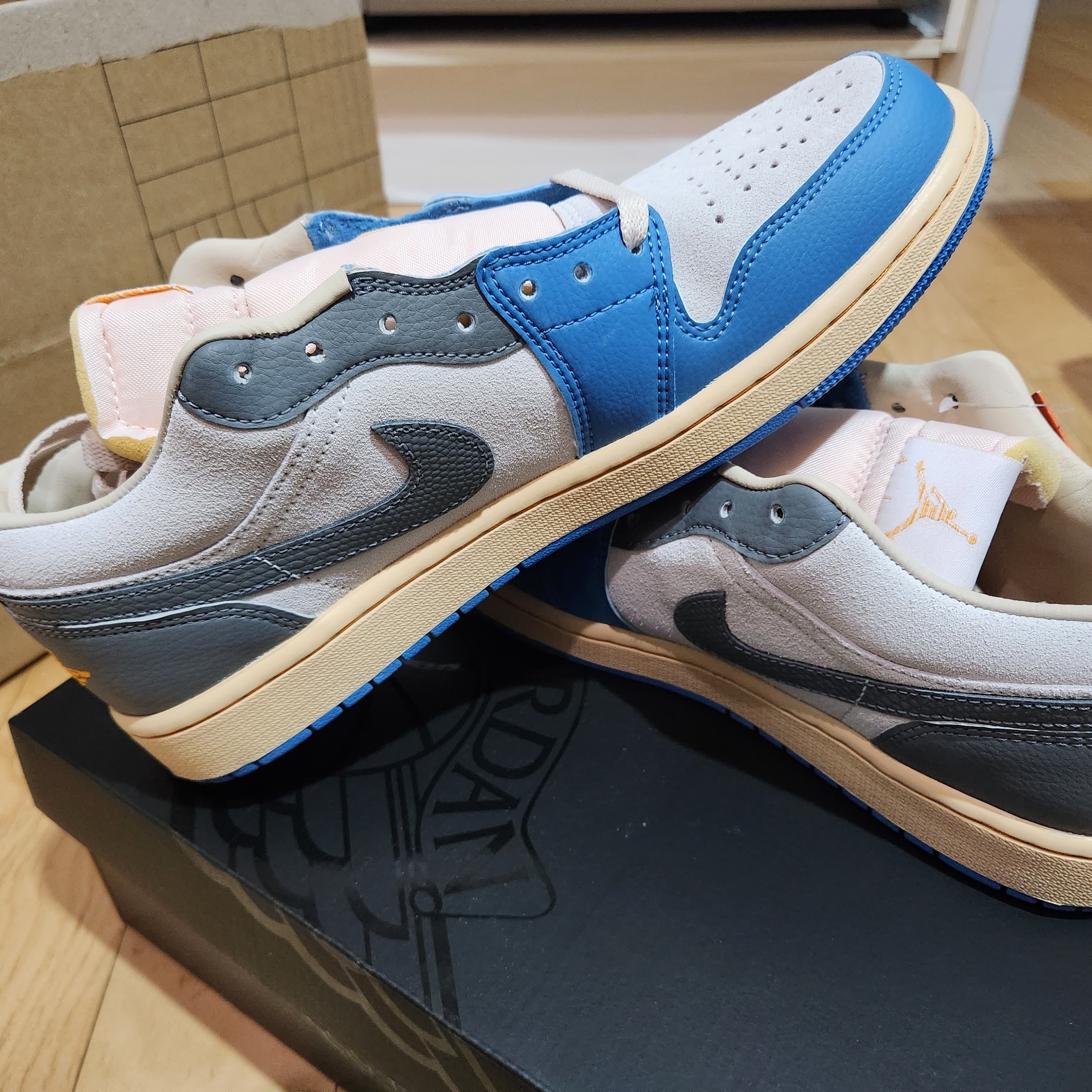 Jordan 1 Low SE Tokyo 96 착용 스타일 - 3