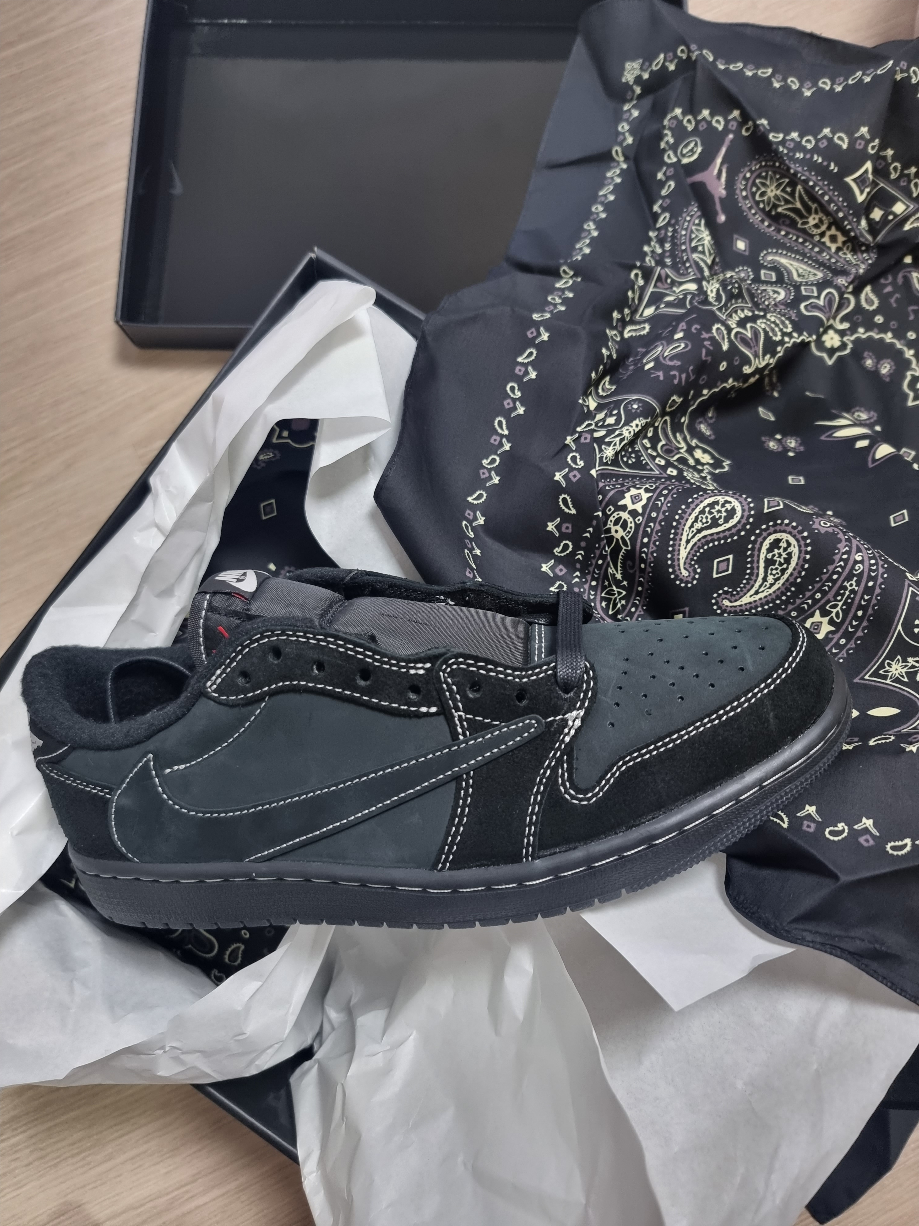 Jordan 1 x Travis Scott Retro Low OG SP Black Phantom 착용 스타일