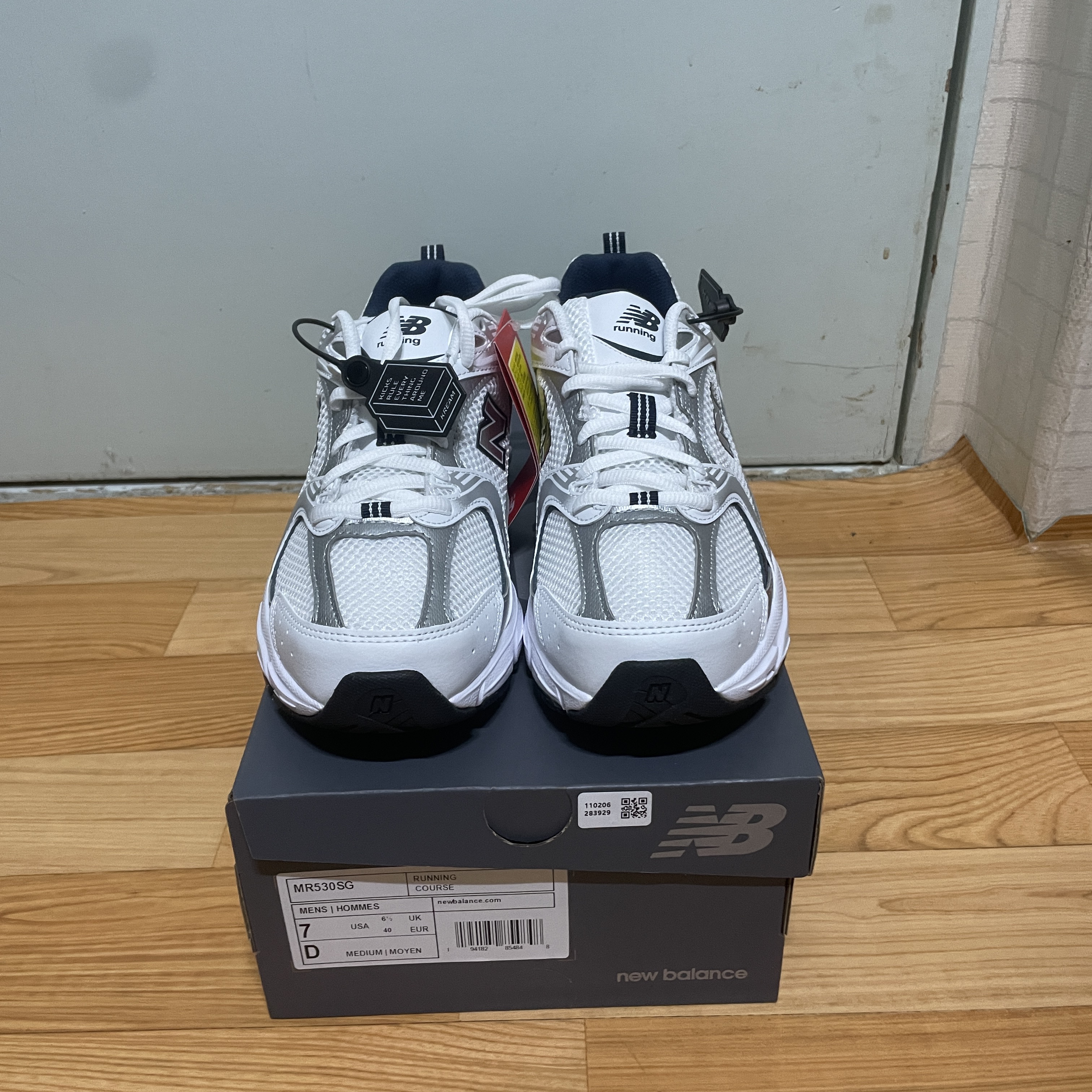 New Balance 530 White 착용 스타일 - 1