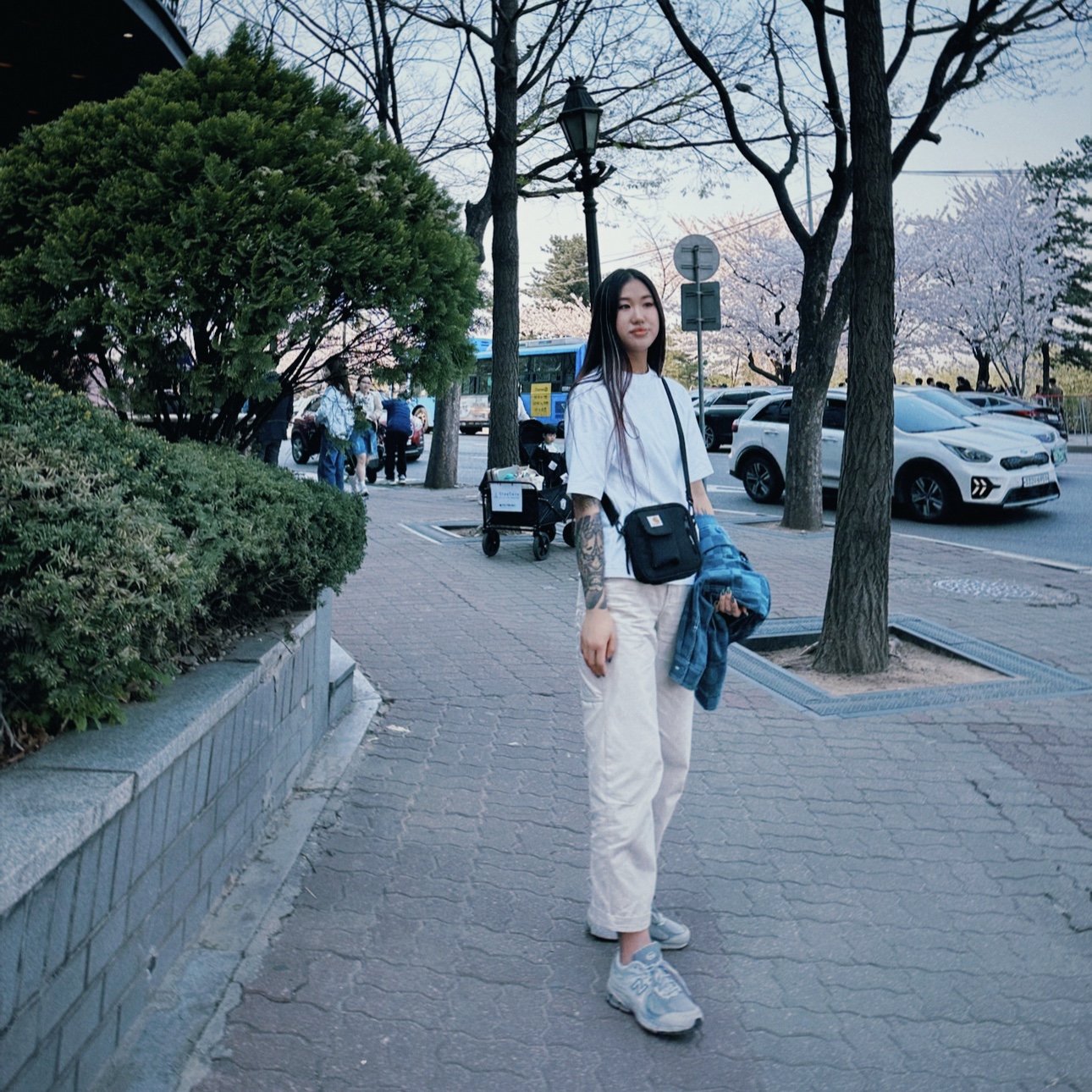 New Balance 2002R T2 Gray 착용 스타일