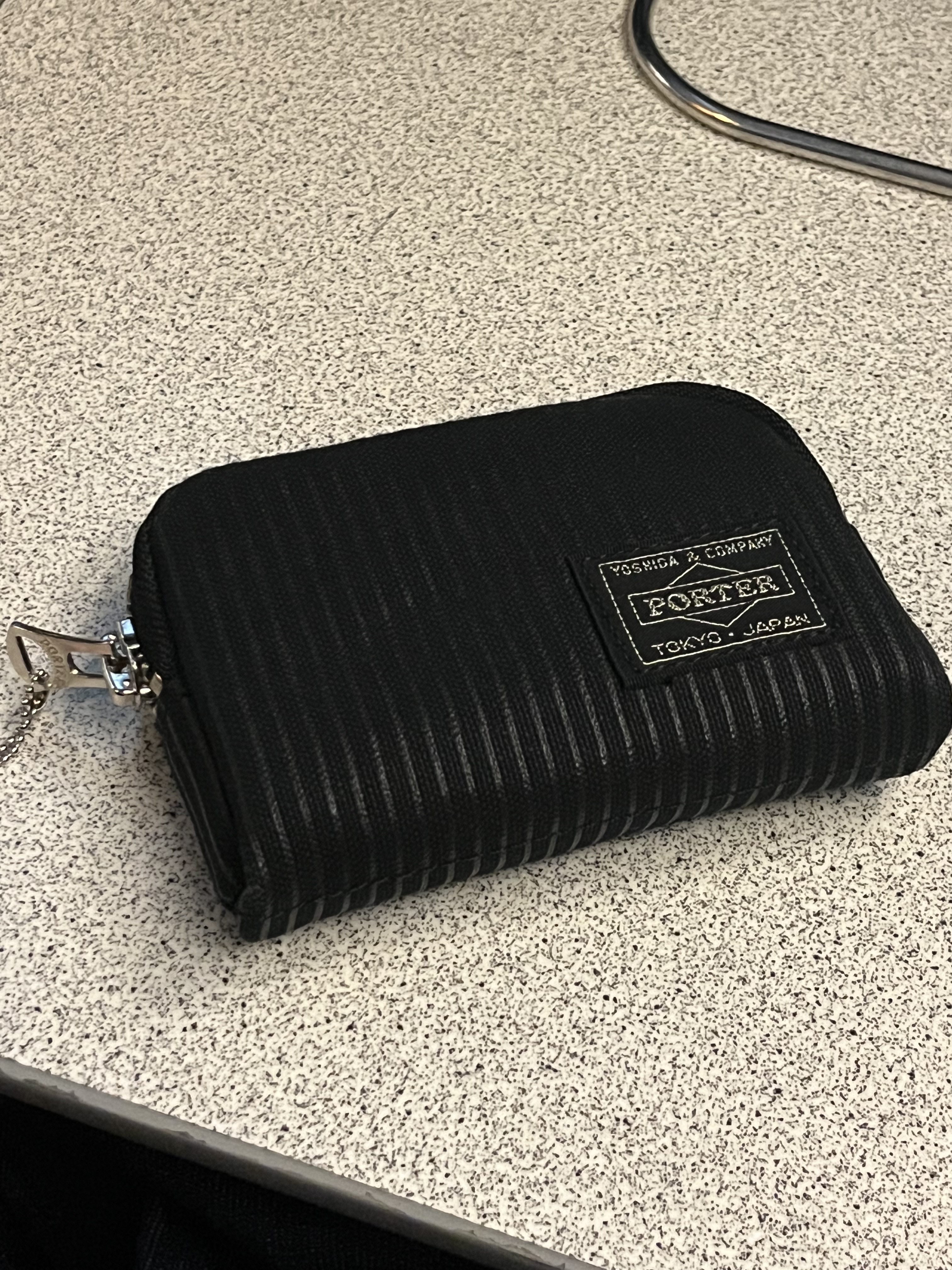 Porter Drawing Coin Key Case Black 착용 스타일 - 1
