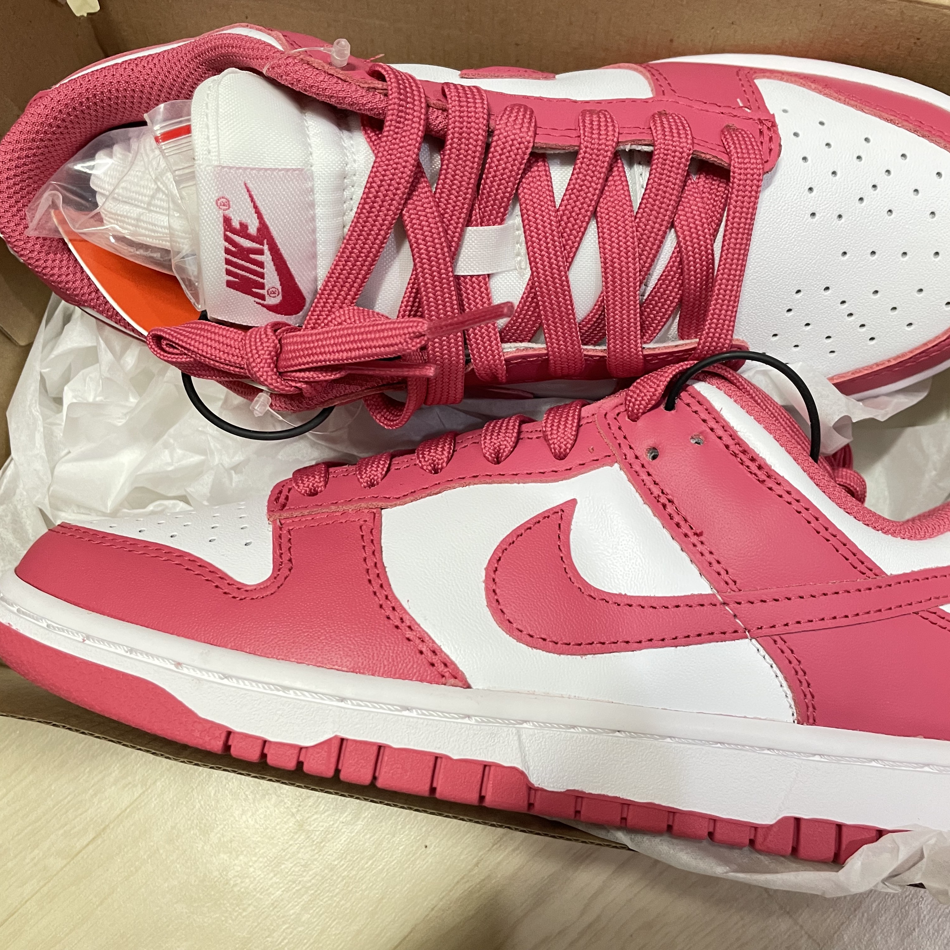 Nike NSW Authentics Varsity Jacket Black - Asia, (W) Nike Dunk Low Archeo Pink 착용 스타일 - 2