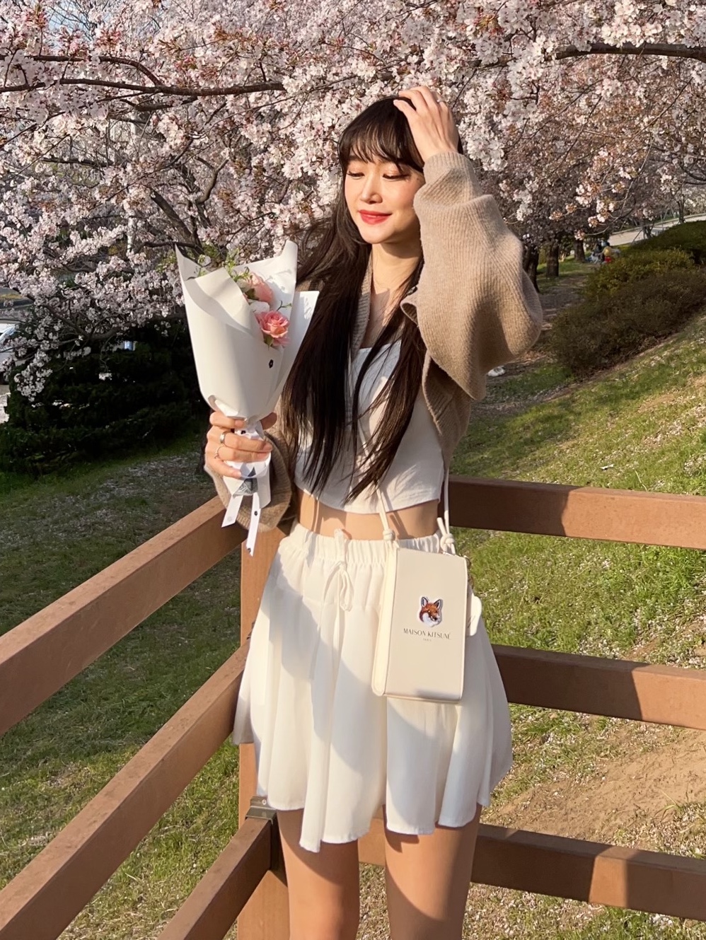 Maison Kitsune x Laneige Crossbody Bag, Maison Kitsune x Laneige Keyring Multicolor 착용 스타일