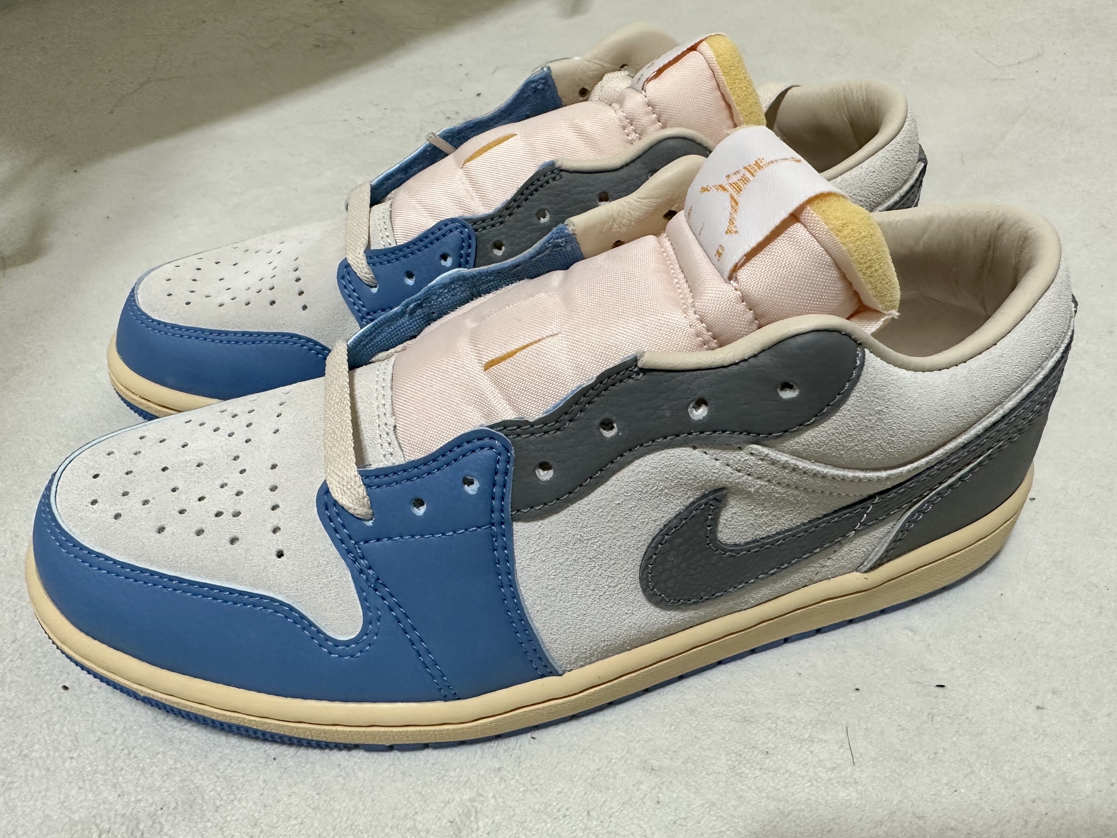 Jordan 1 Low SE Tokyo 96 착용 스타일 - 2