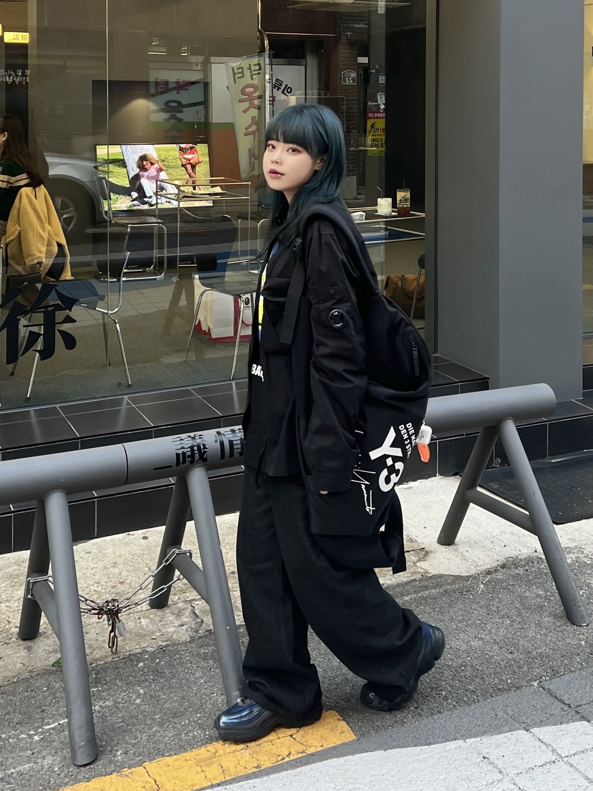Adidas Orketro Bright Blue Carbon Black 착용 스타일