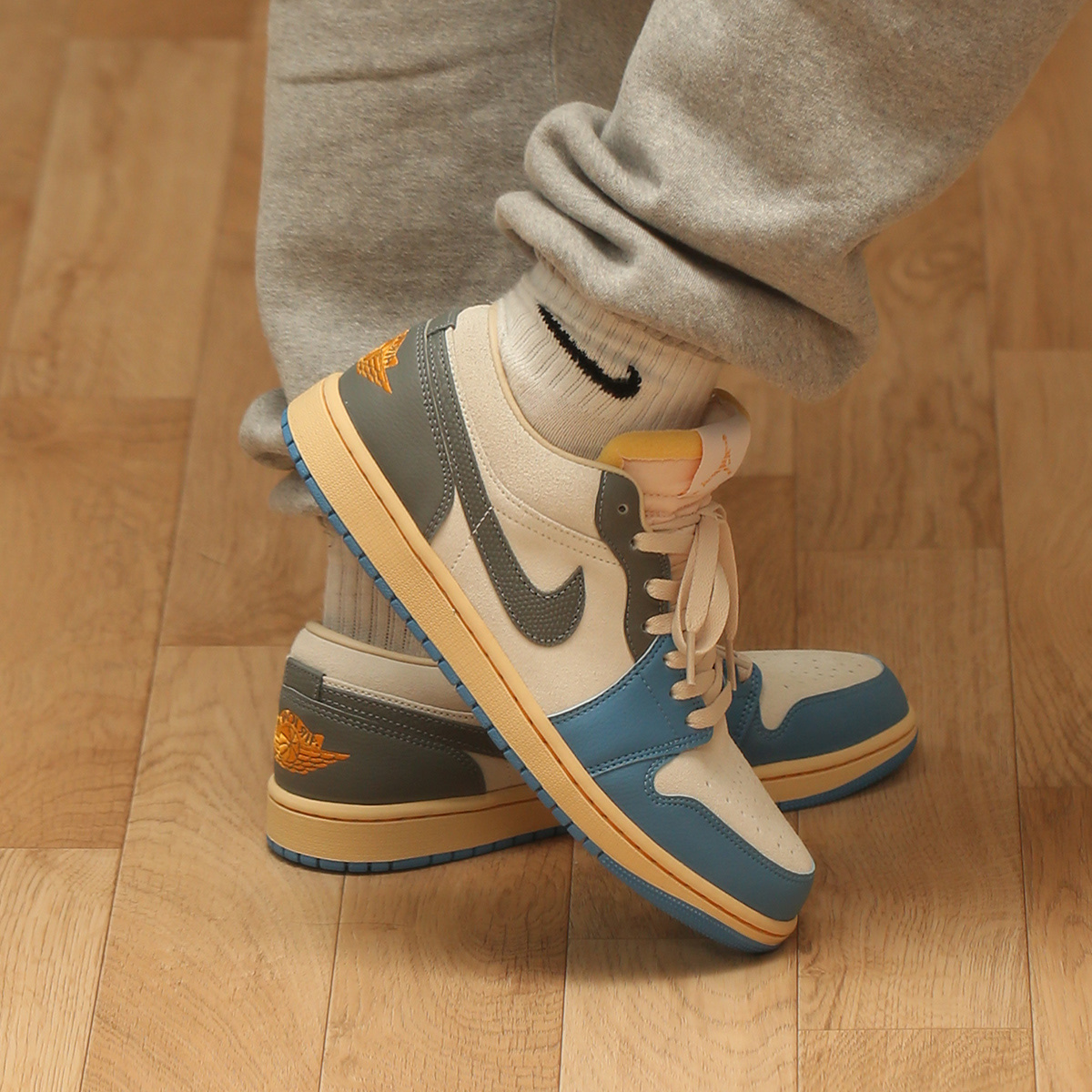 Jordan 1 Low SE Tokyo 96 착용 스타일 - 4