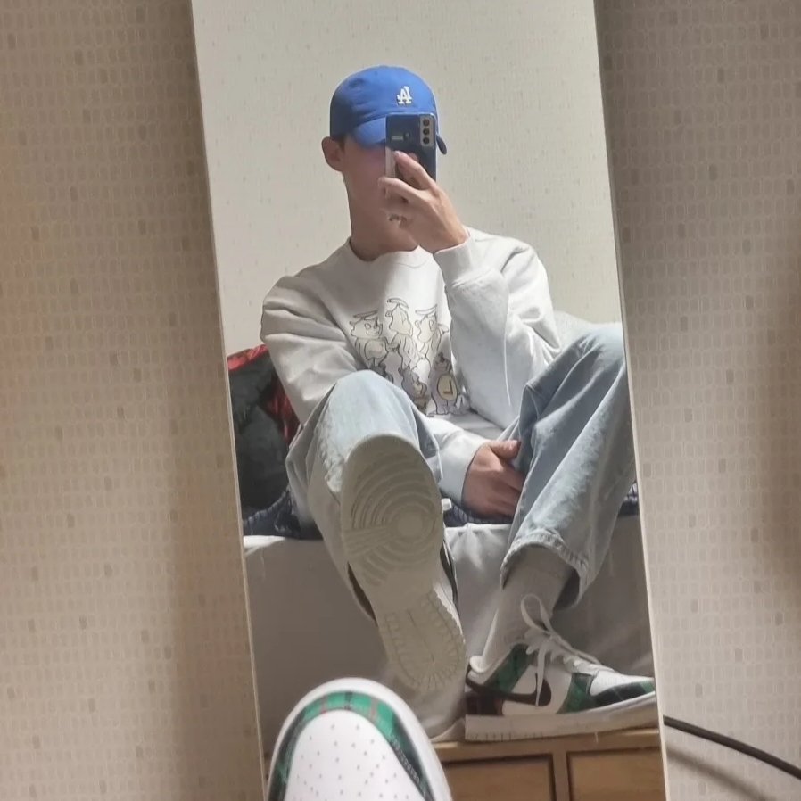 Nike Dunk Low Retro PRM White and Black 착용 스타일