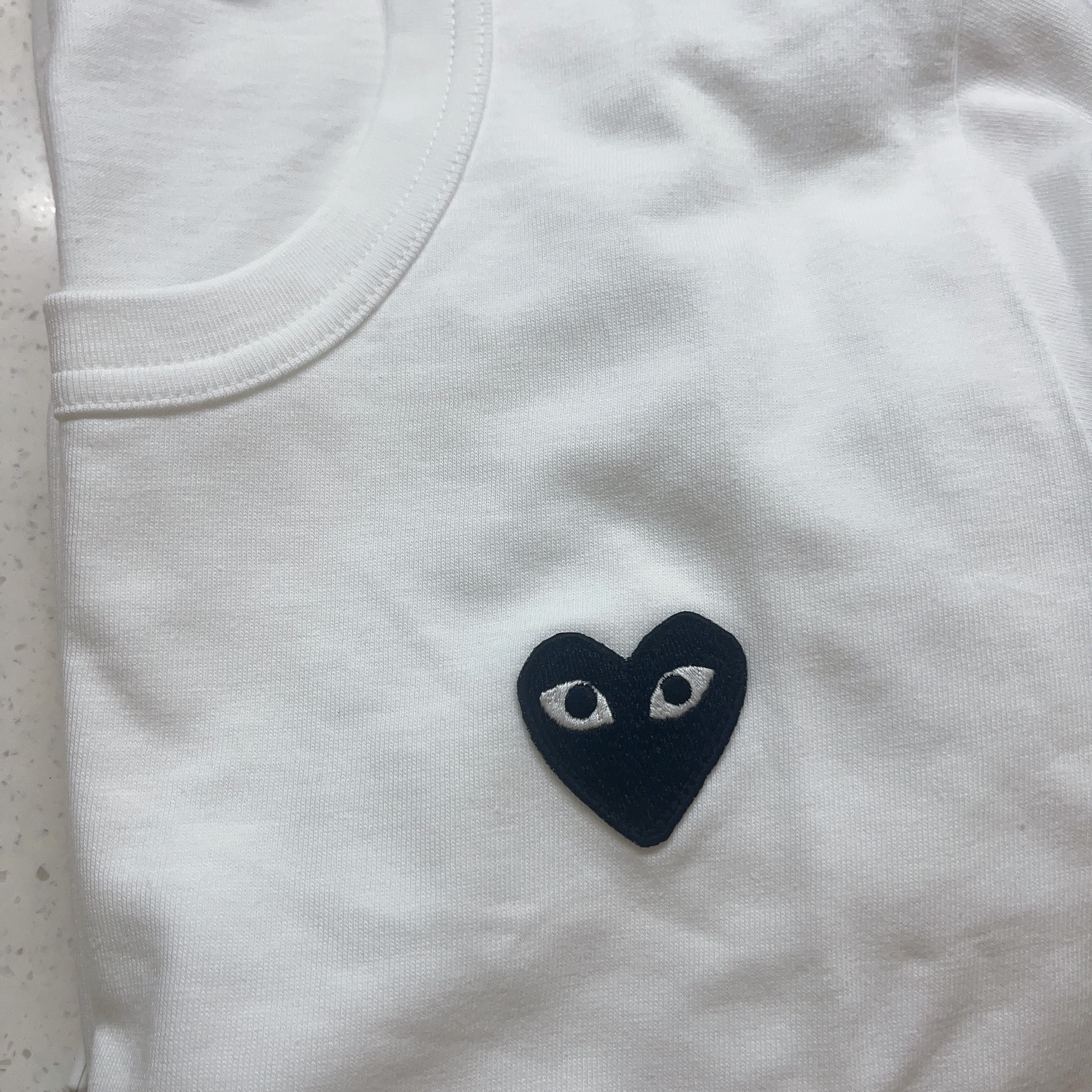(W) Play Comme des Garcons Black Heart T-Shirt White 착용 스타일