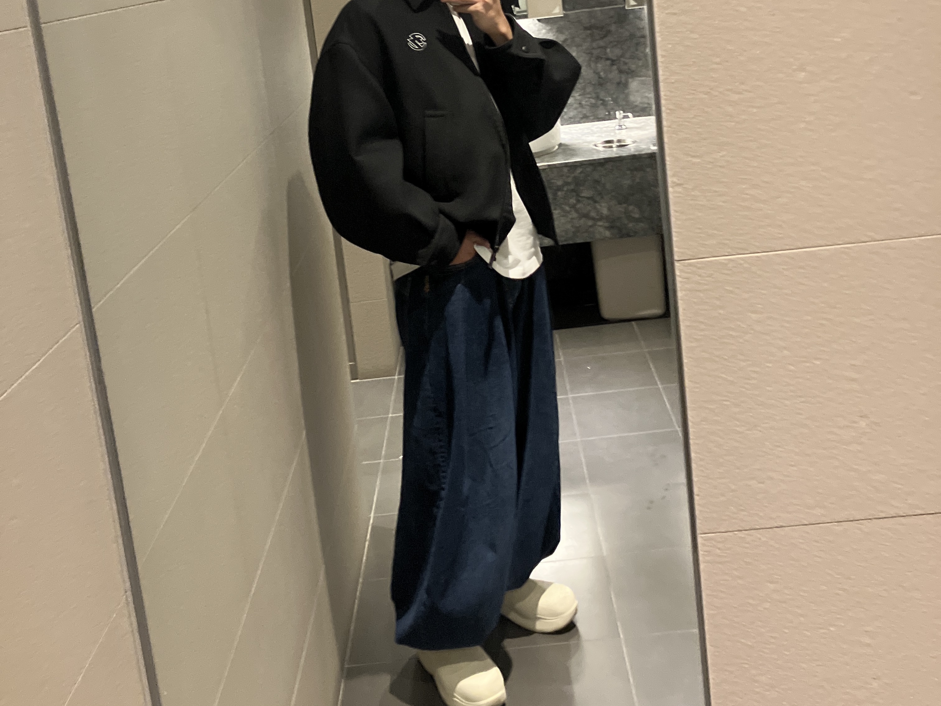 Zara x Ader Error Oversize Collar Bomber Jacket Black, Zara x Ader Error Wide Leg Jeans Blue 착용 스타일