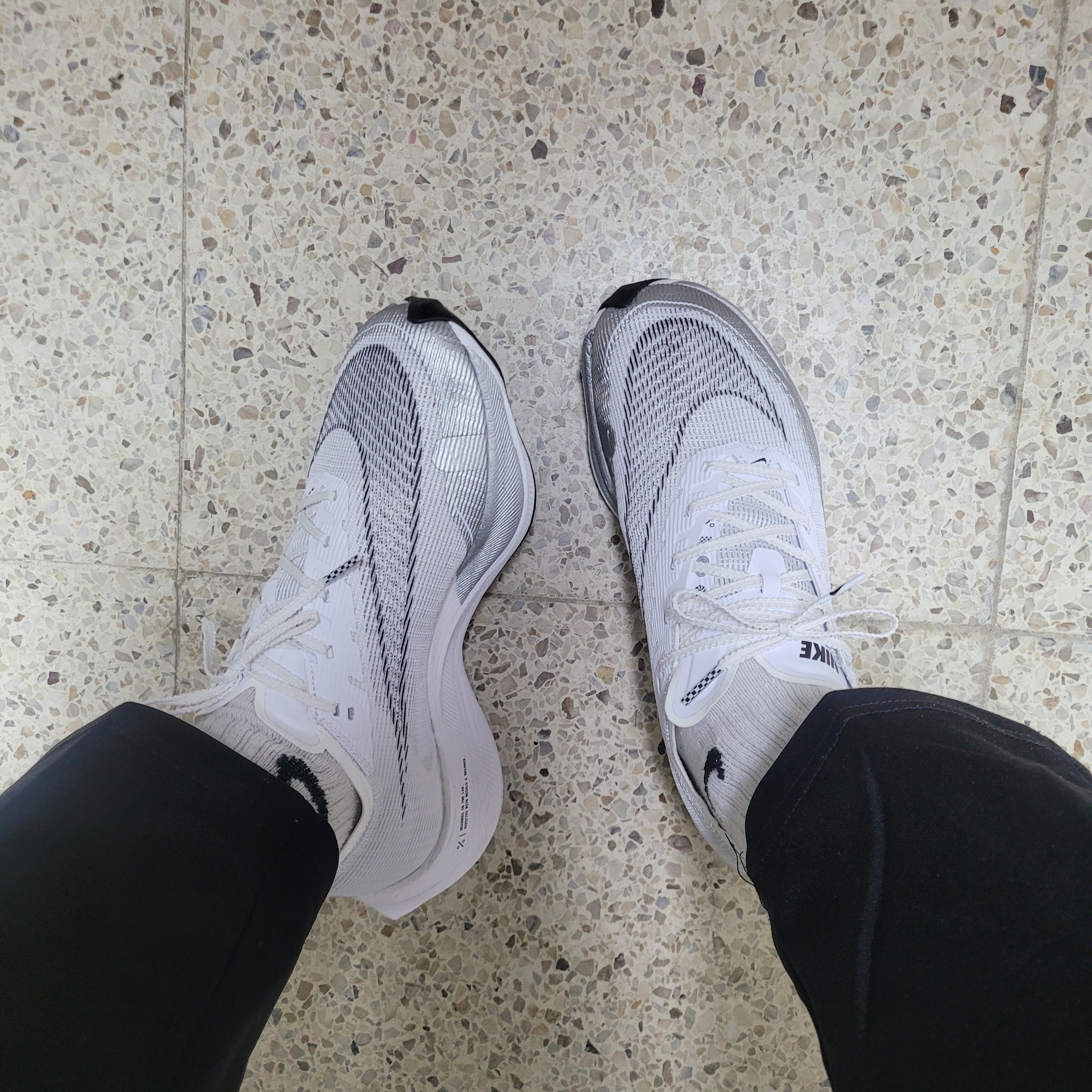 Nike ZoomX Vaporfly Next% 2 White Metallic Silver 착용 스타일