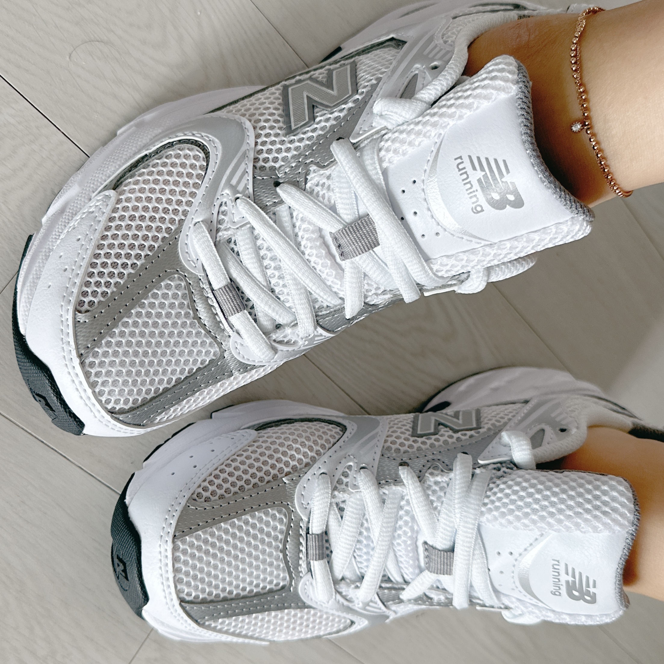 New Balance 530 White Silver 착용 스타일