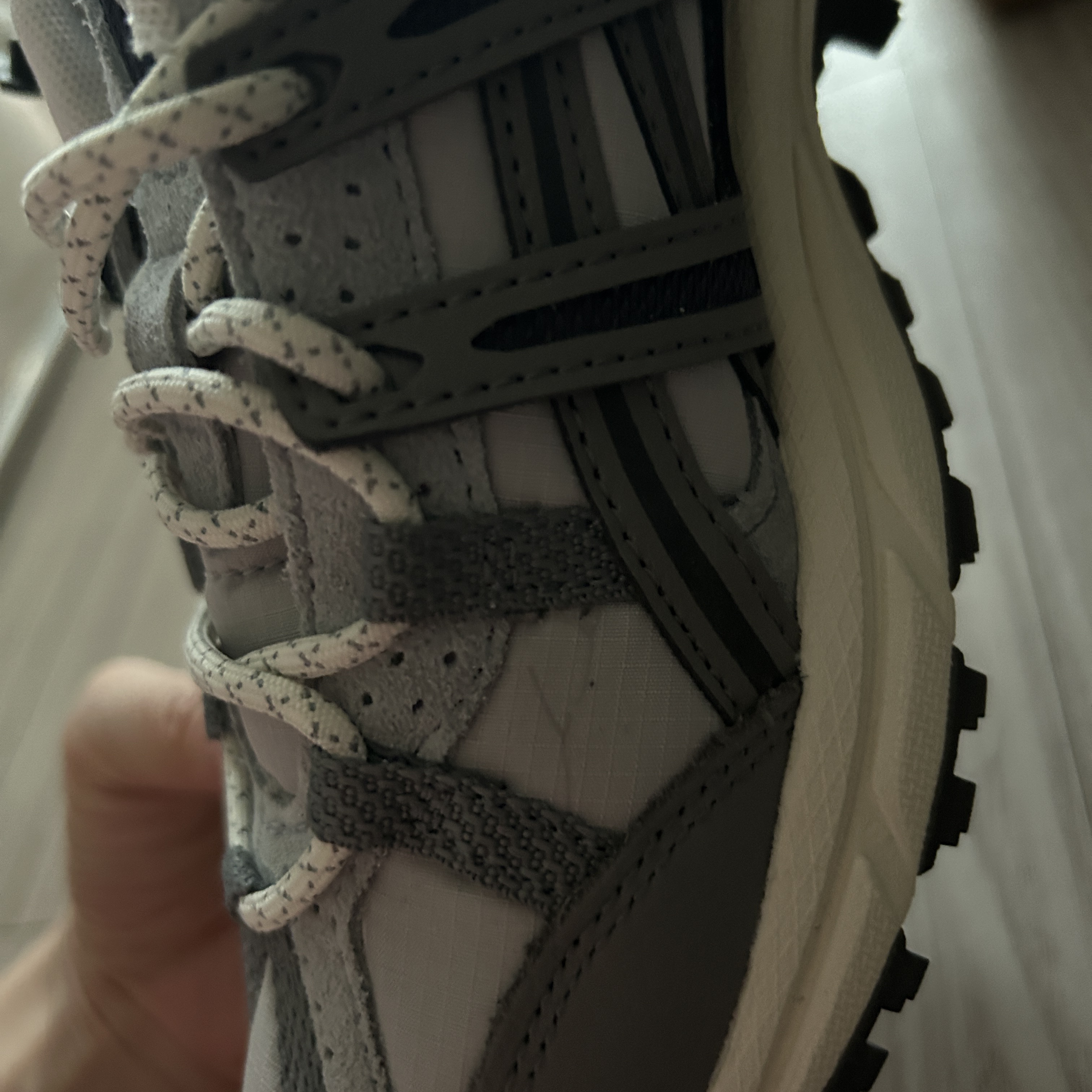 Asics Gel-Sonoma 15-50 Oyster Grey Clay Grey 착용 스타일 - 2