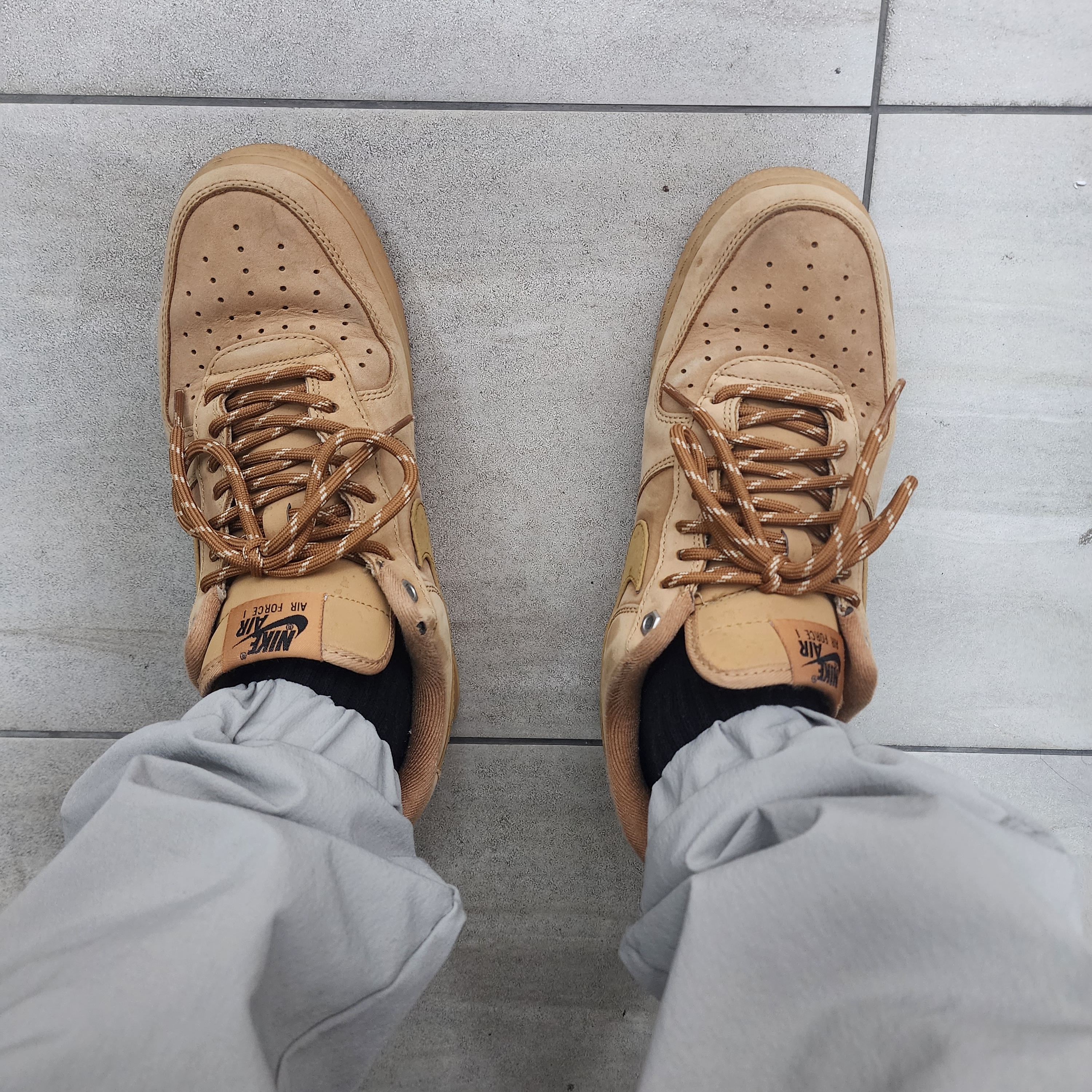 Nike Air Force 1 '07 WB Flax 착용 스타일
