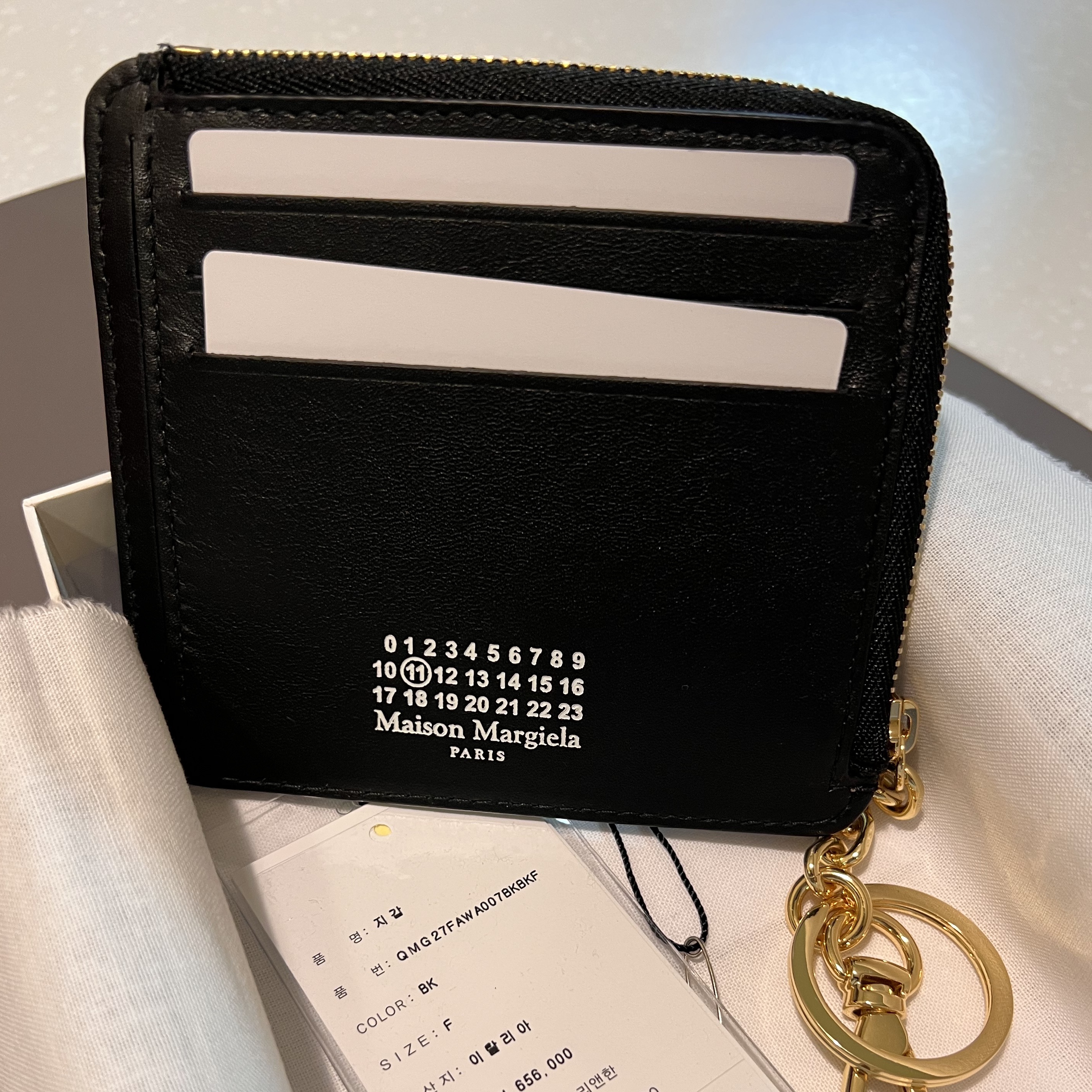 Maison Margiela Soft Calfskin Keychain Wallet Black 착용 스타일 - 3