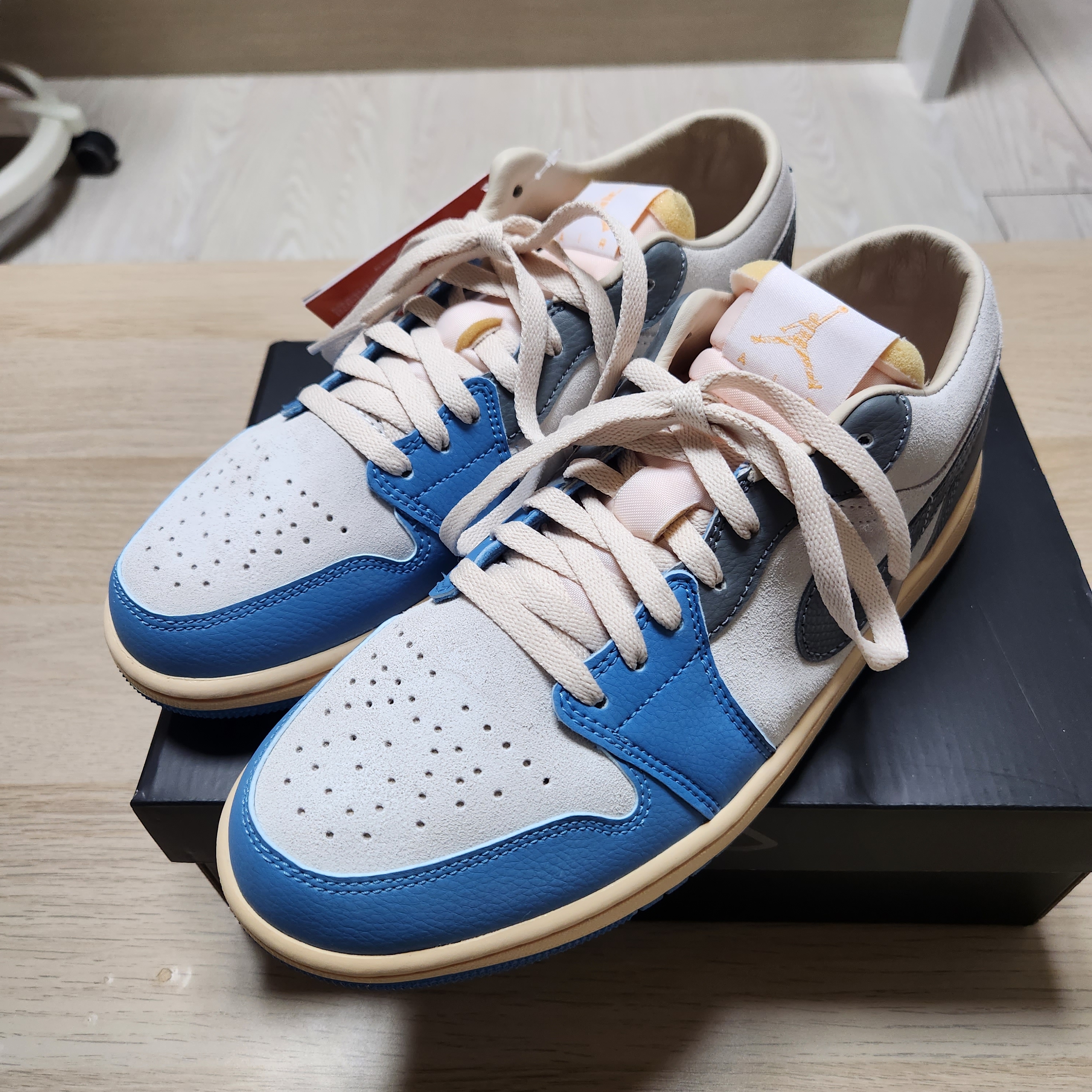 Jordan 1 Low SE Tokyo 96 착용 스타일 - 1
