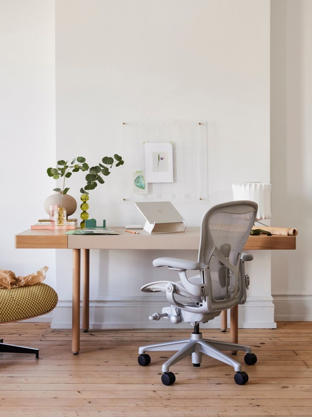 Herman Miller New Aeron Chair Full Option Mineral 착용 스타일