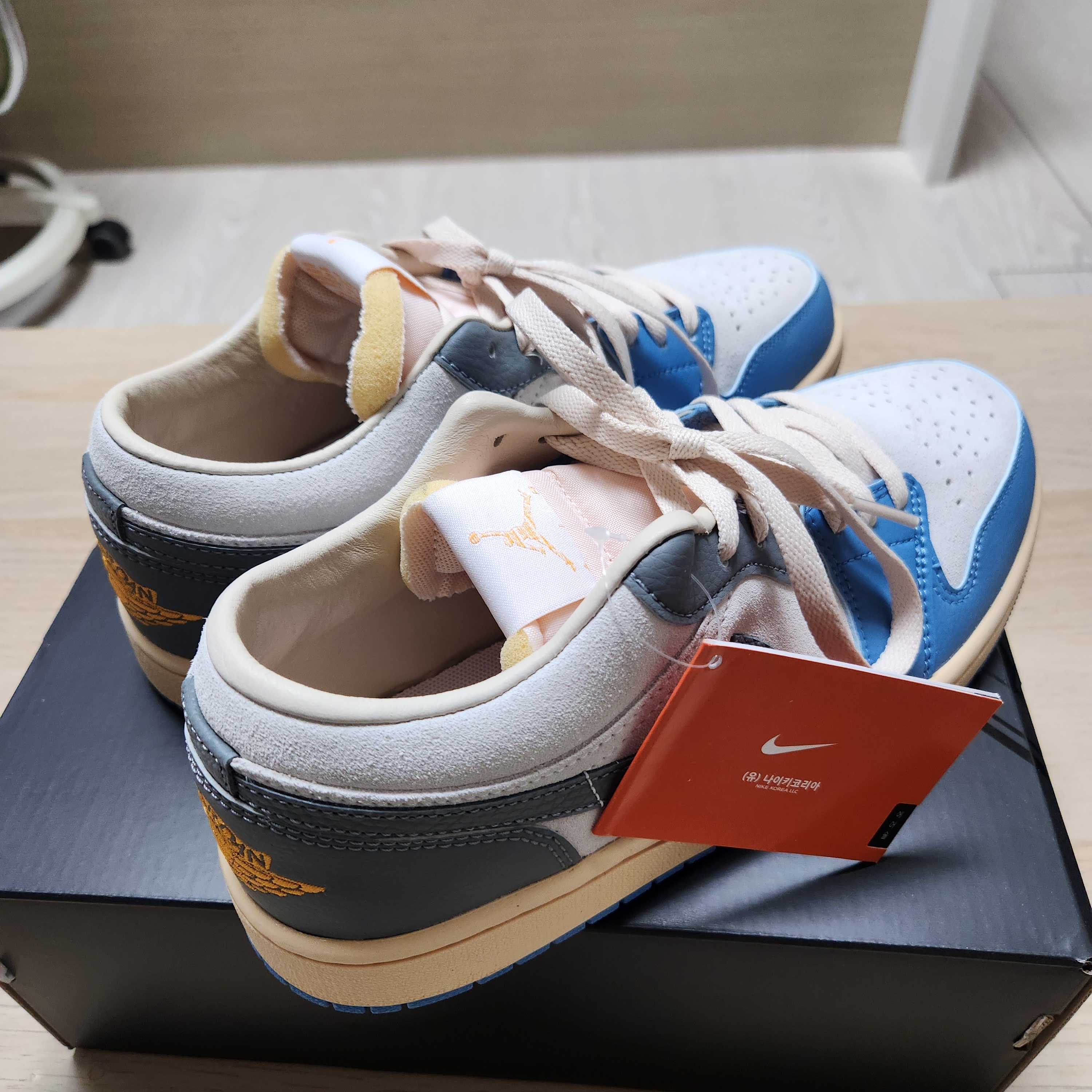 Jordan 1 Low SE Tokyo 96 착용 스타일 - 5