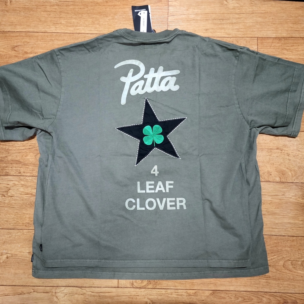 Converse x Patta Four Leaf Clover Short Sleeve T-Shirt Burnt Olive 착용 스타일 - 1
