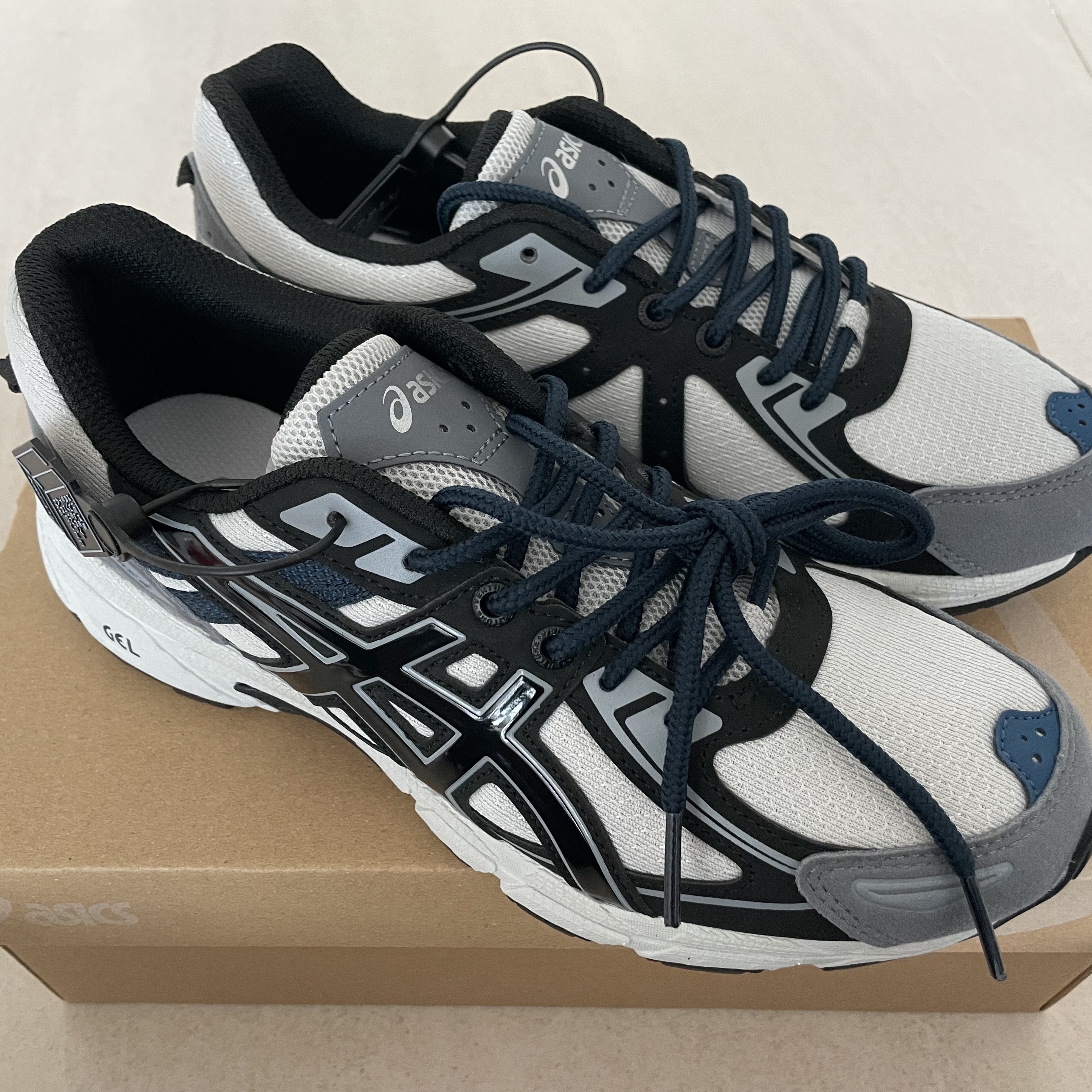 Asics Gel-Venture 6 SPS Glacier Grey 착용 스타일 - 1