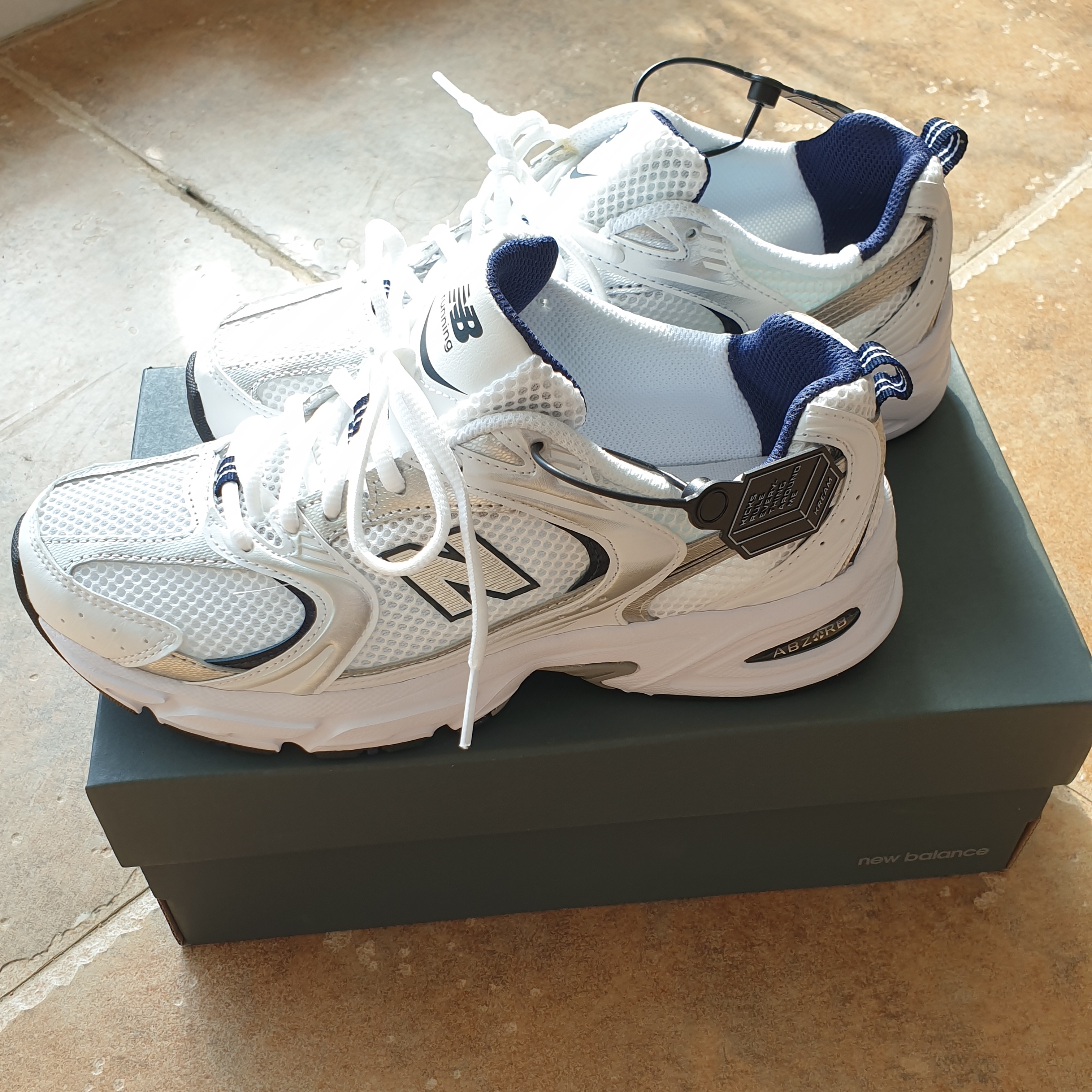 New Balance 530 White 착용 스타일 - 3