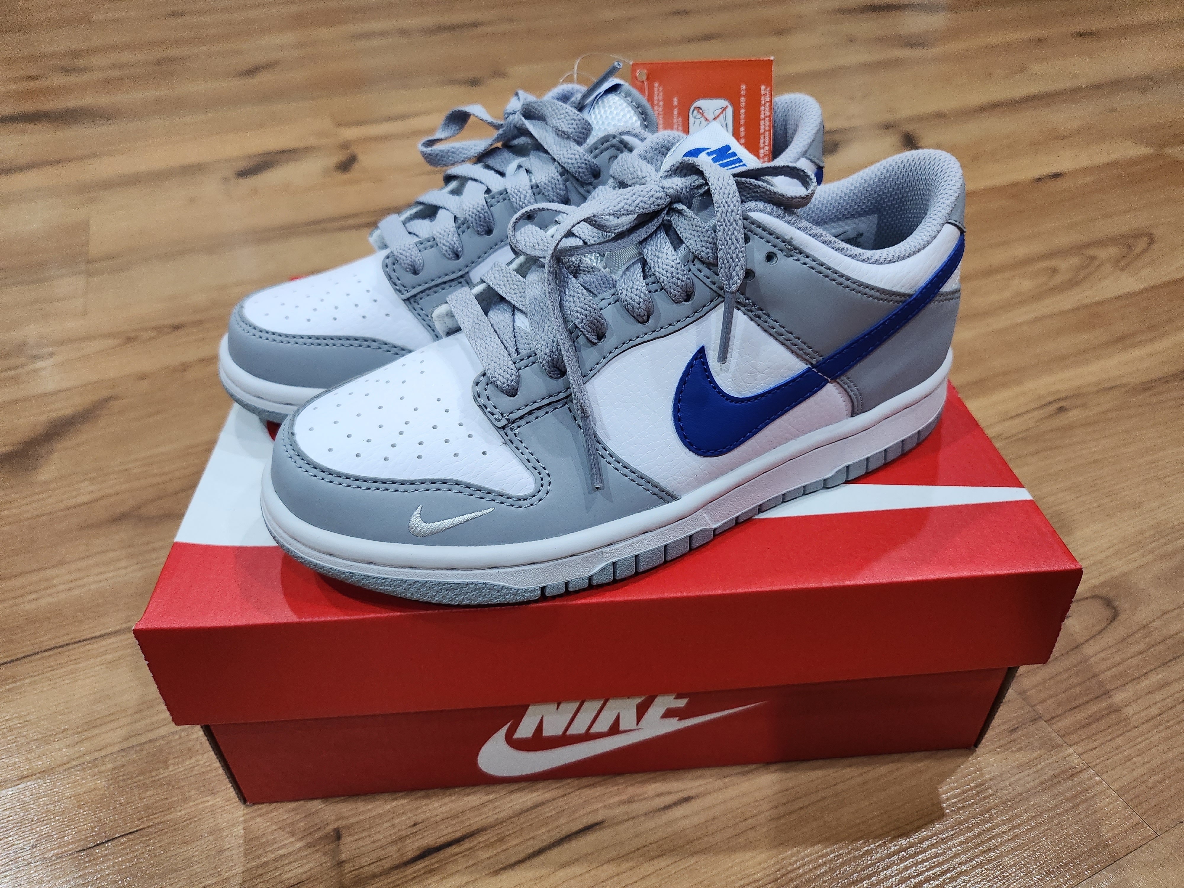 (GS) Nike Dunk Low Wolf Grey Game Royal 착용 스타일 - 1