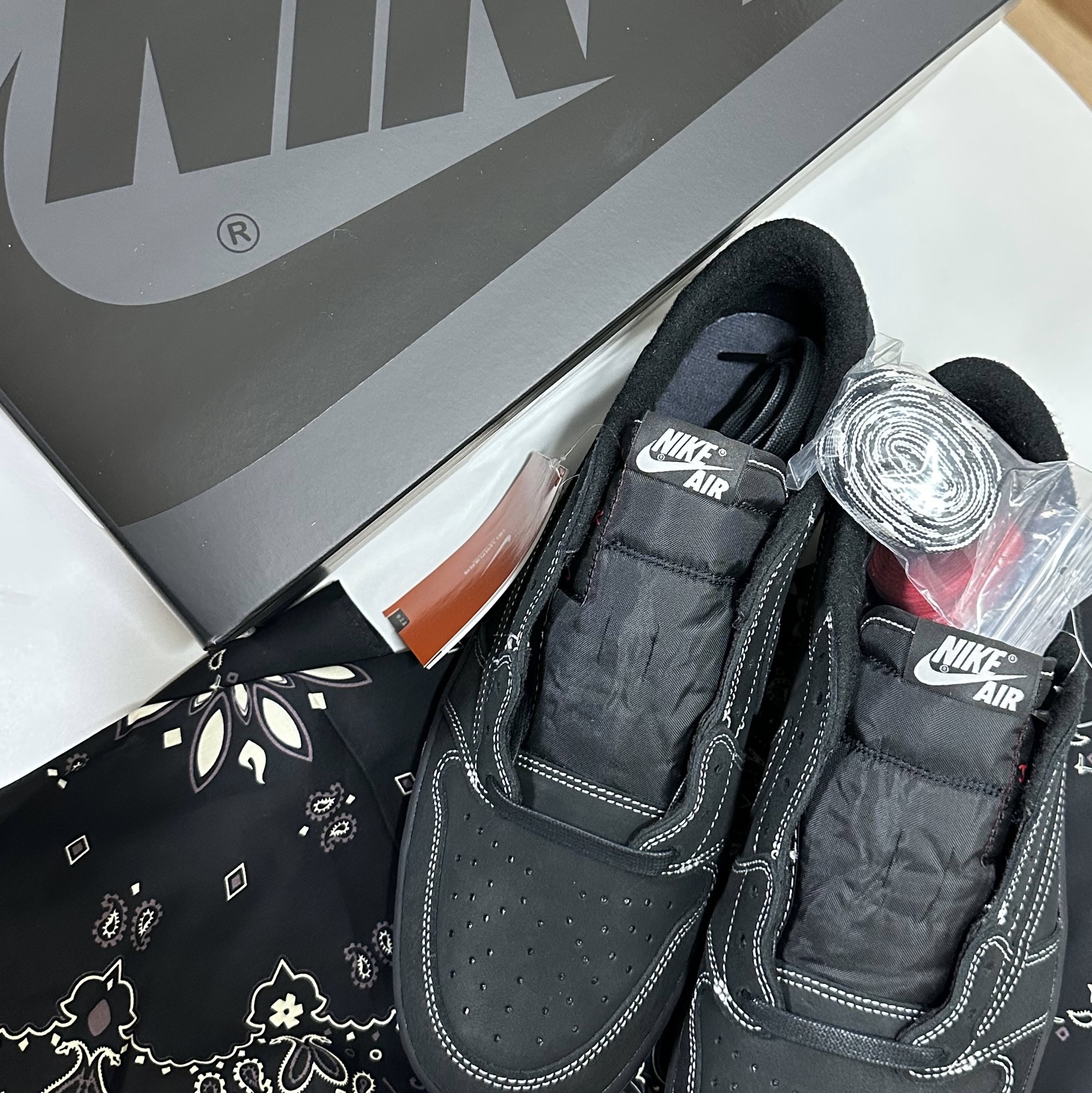 Jordan 1 x Travis Scott Retro Low OG SP Black Phantom 착용 스타일