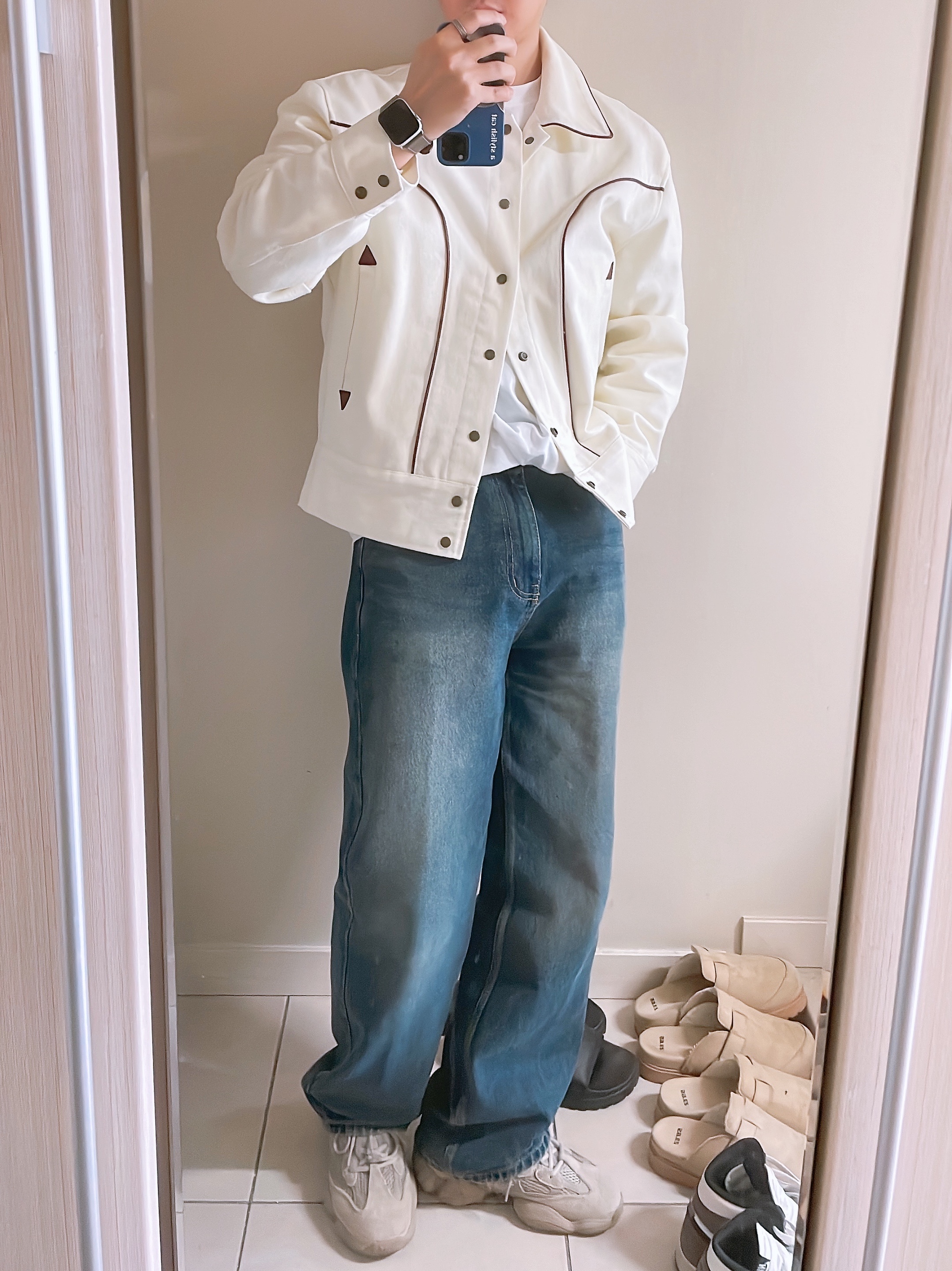 Adidas Yeezy 500 Taupe Light 착용 스타일