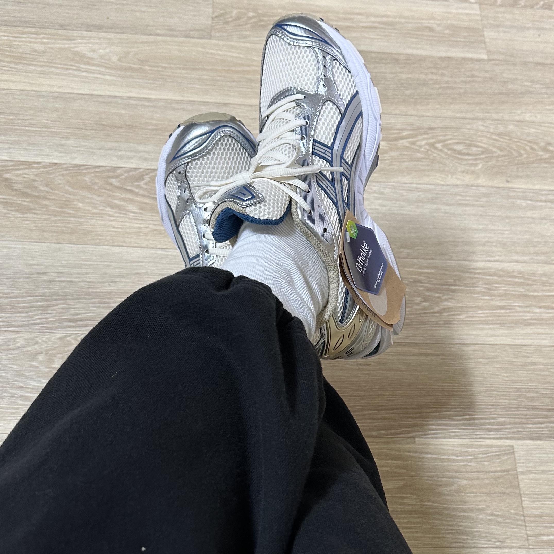 Asics Gel-Kayano 14 Cream Pure Silver 착용 스타일 - 1