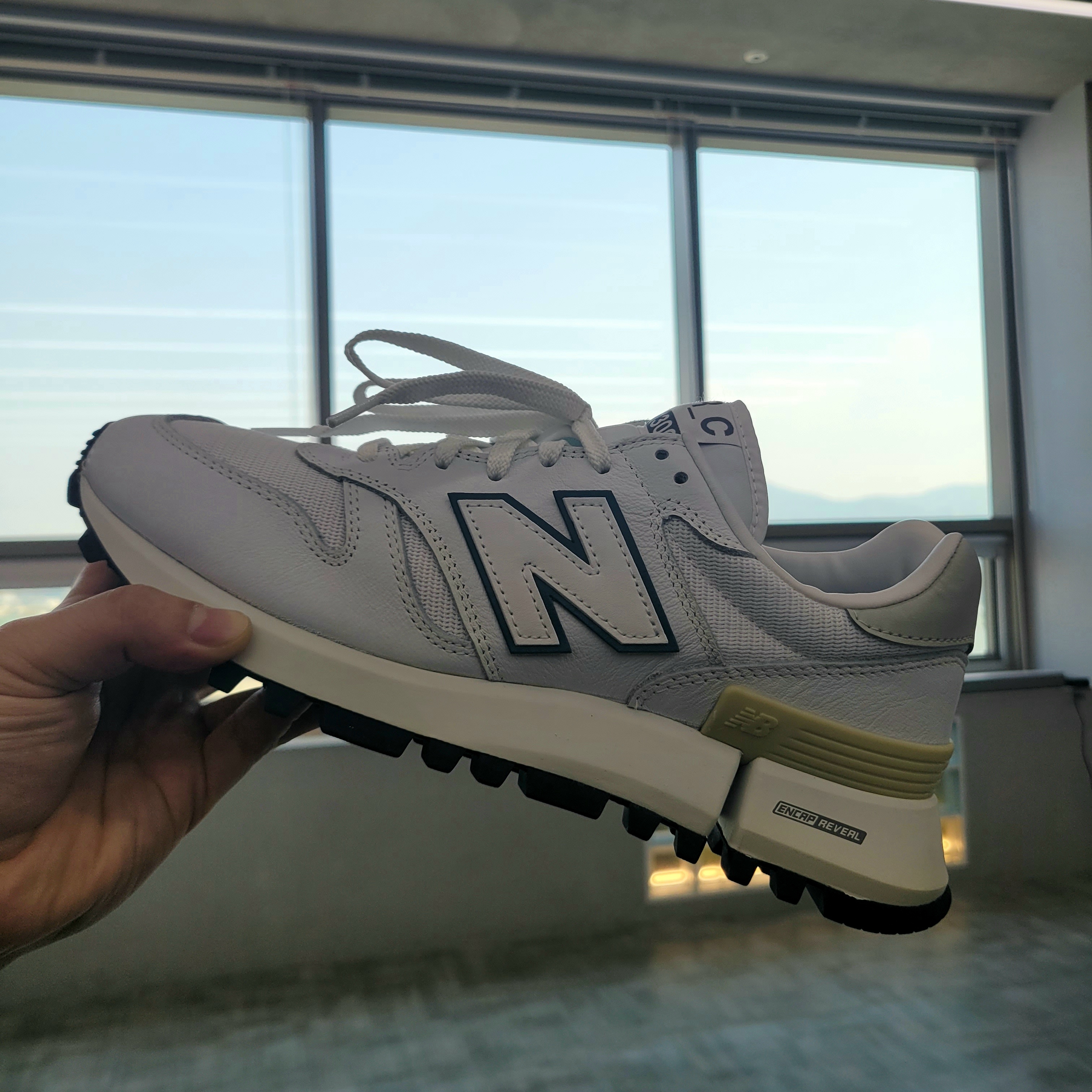 New Balance x Tokyo Design Studio R_C 1300 White Mallard Blue 착용 스타일