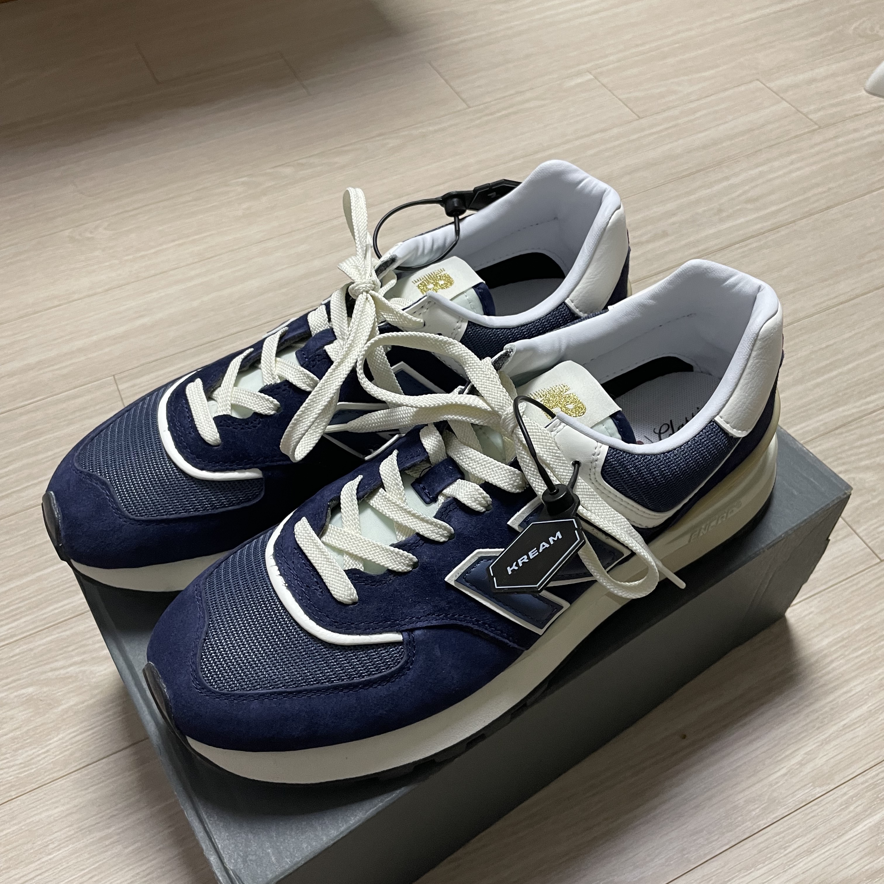 New Balance 574 Legacy Navy 착용 스타일