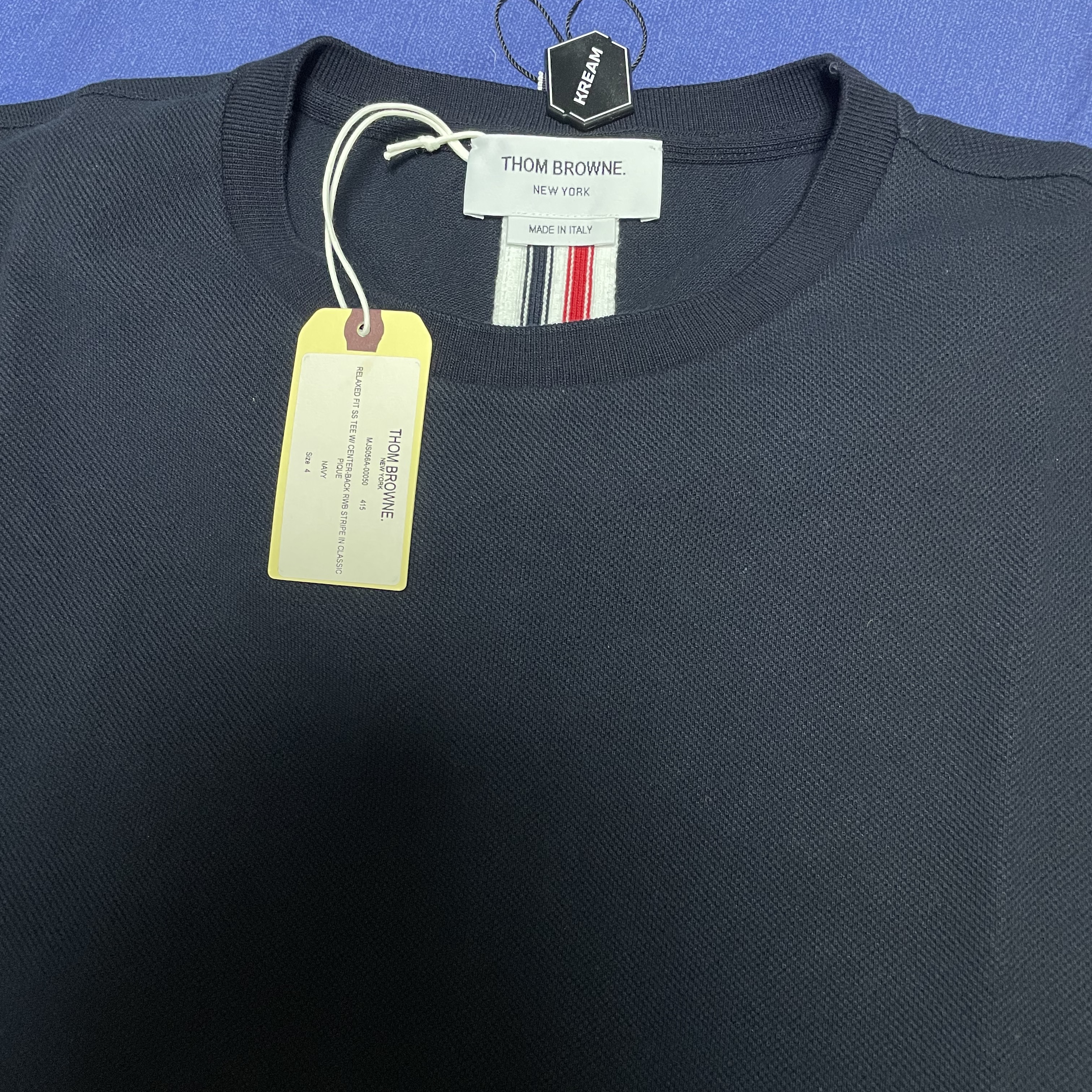 Thom Browne Pique Center Back Stripe Relaxed Fit T-Shirt Navy 착용 스타일