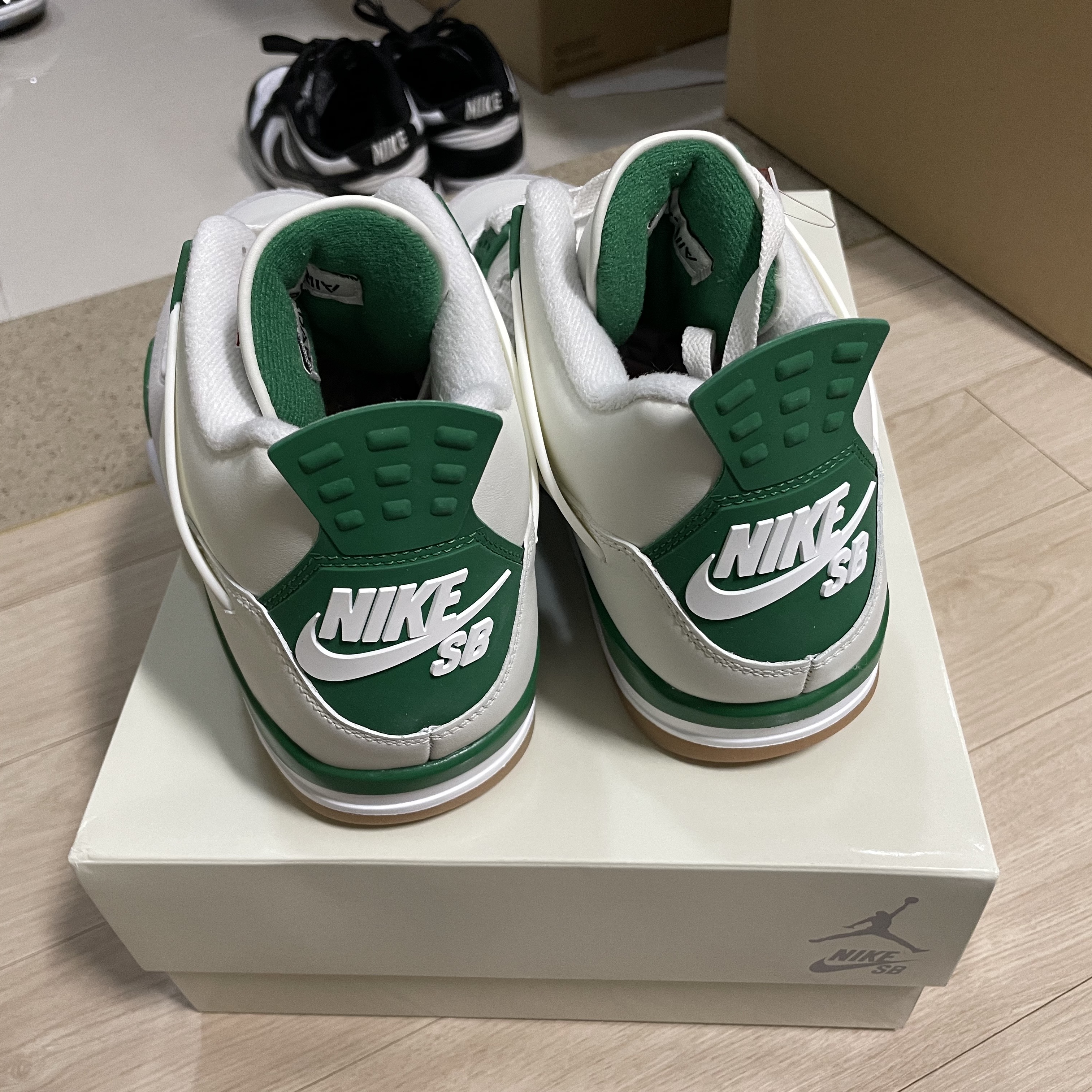 Jordan 4 x Nike SB Retro SP Pine Green 착용 스타일 - 3