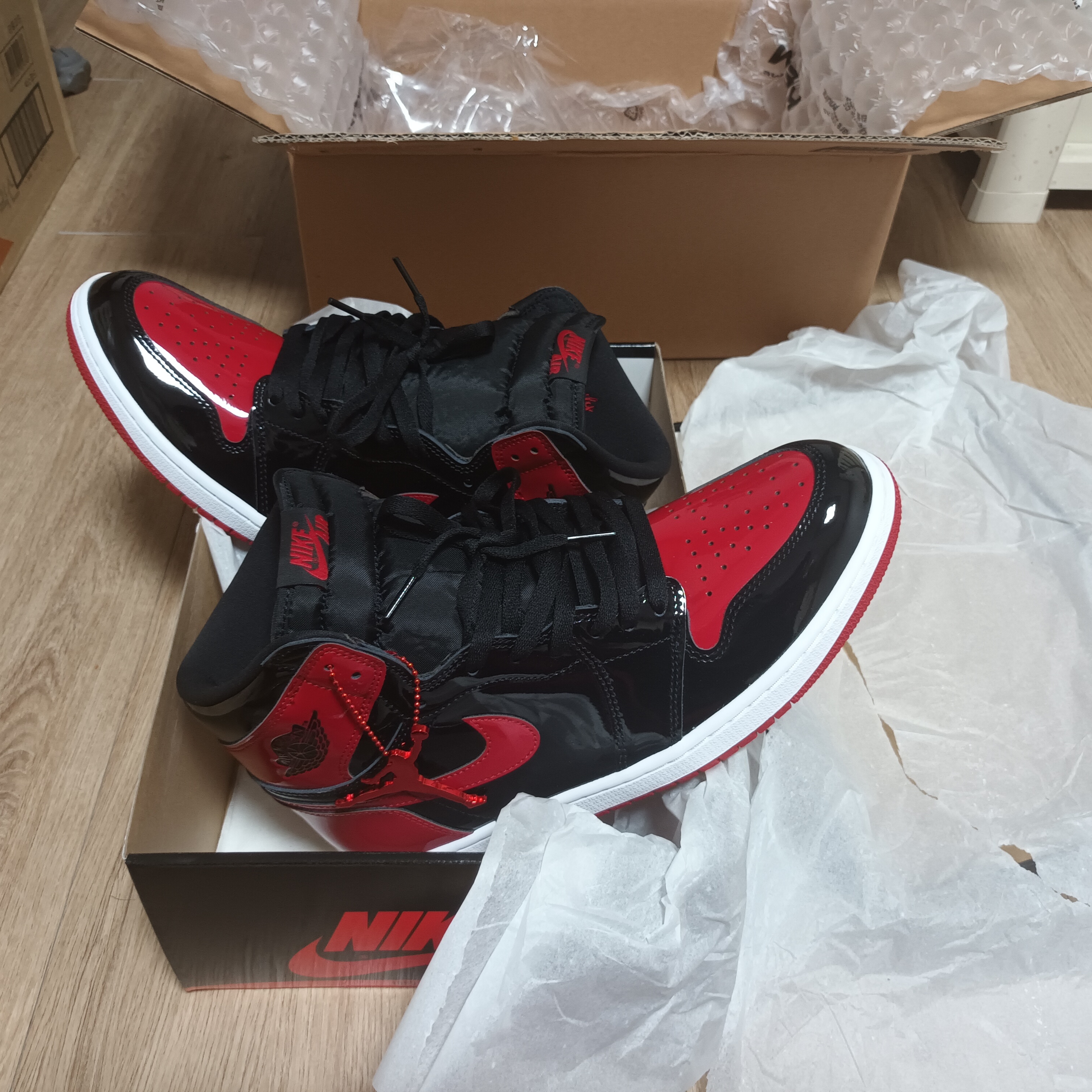 Jordan 1 Retro High OG Patent Bred 착용 스타일 - 3
