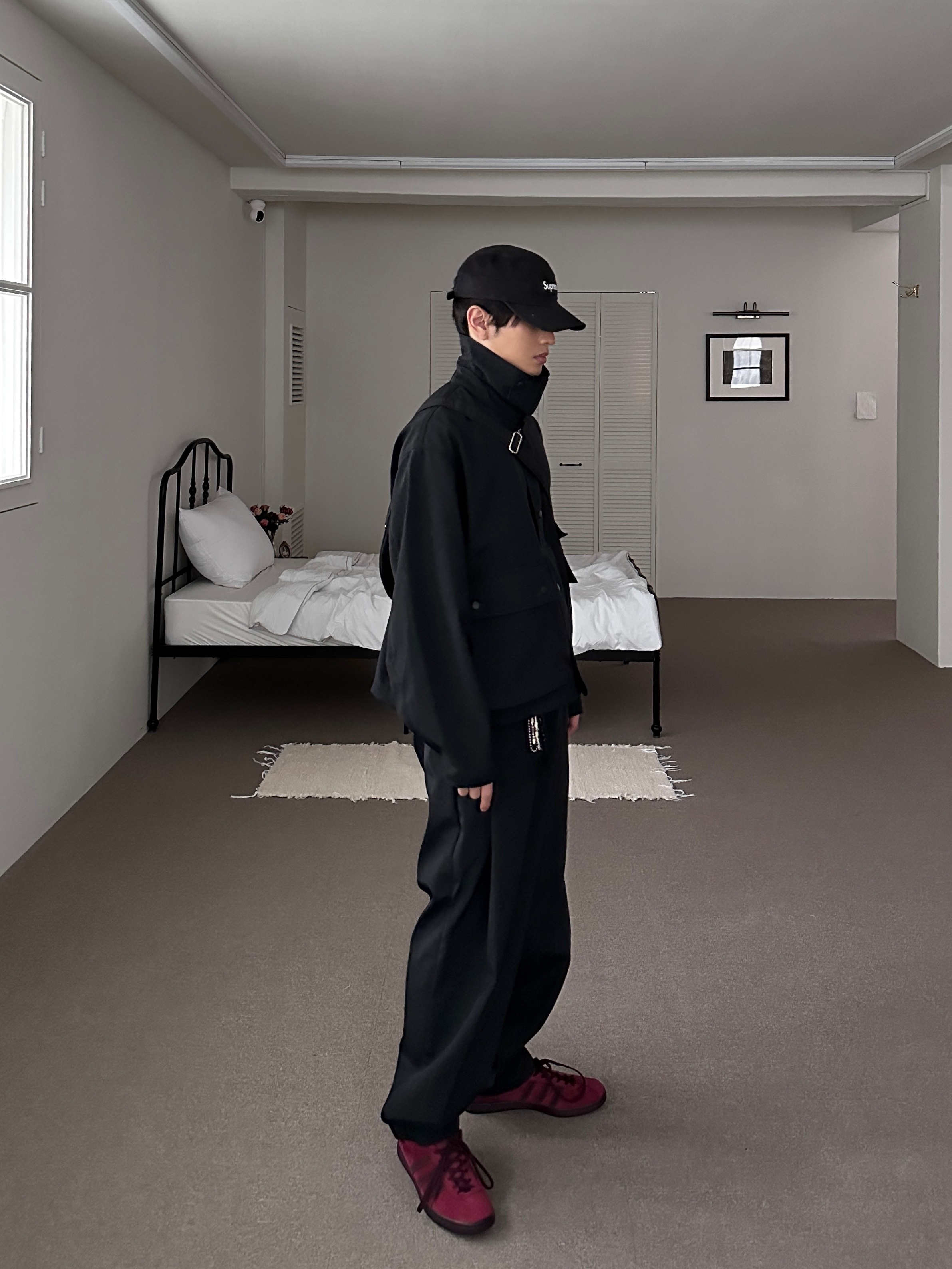 Adidas Tobacco Gruen Collegiate Burgundy, Supreme Washed Chino Twill Camp Cap Black 착용 스타일 - 1