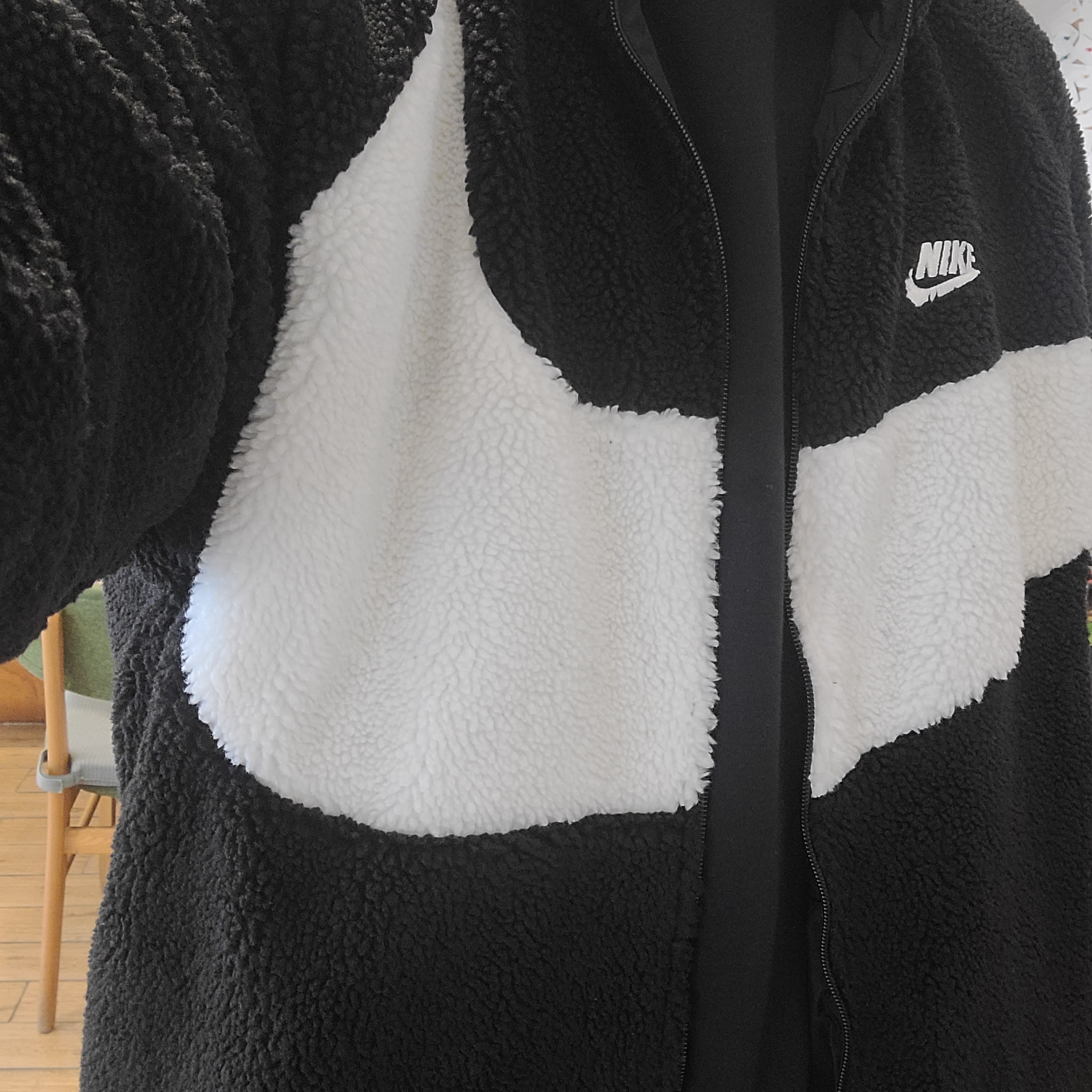 Nike Big Swoosh Full Zip Jacket Black Sail 착용 스타일 - 2