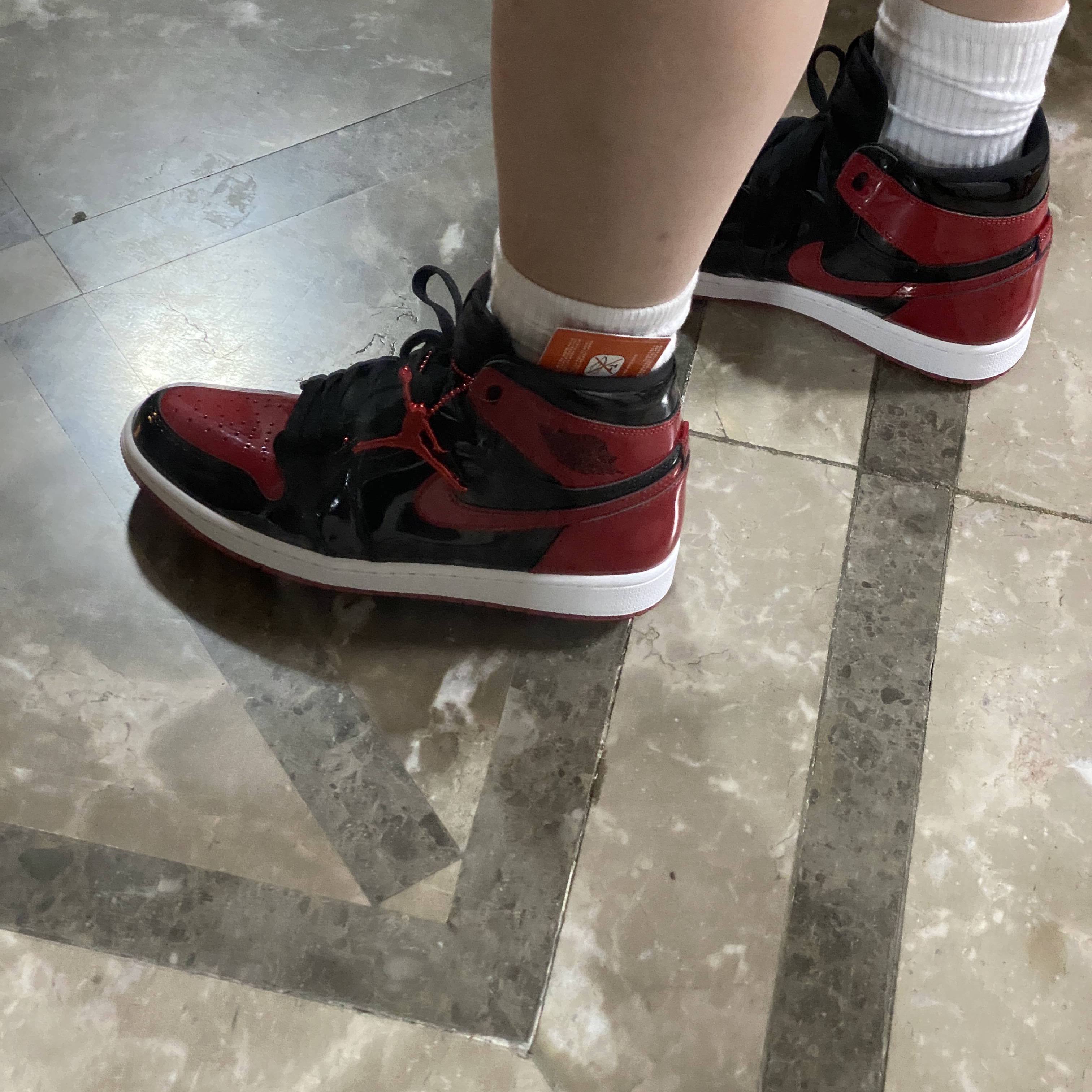 Jordan 1 Retro High OG Patent Bred 착용 스타일 - 1