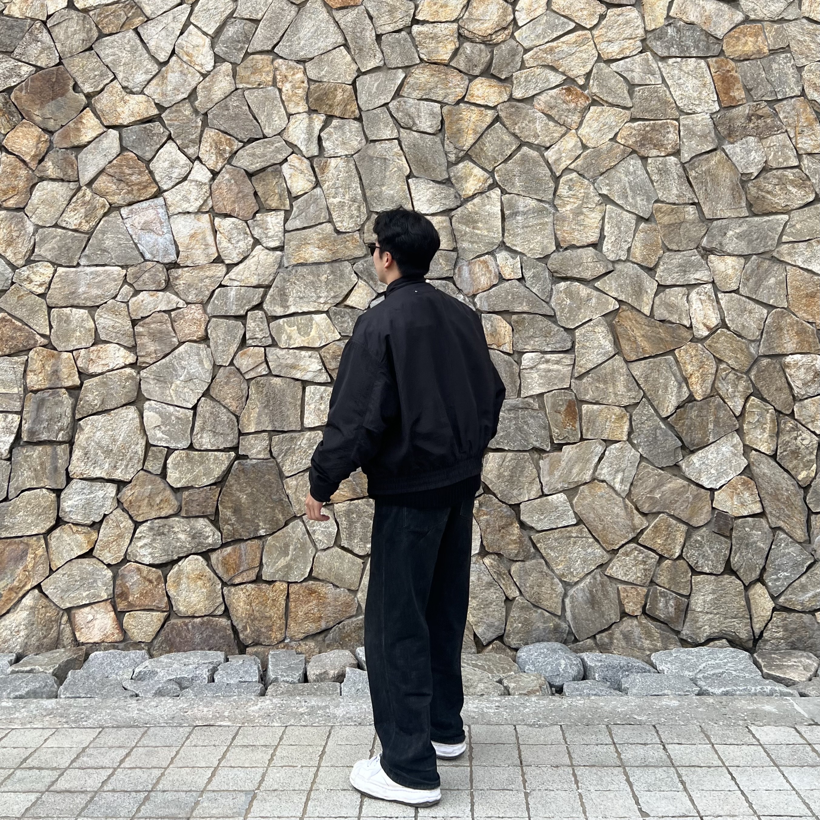 Maison Mihara Yasuhiro Blakey OG Sole Leather Low-top Sneakers White, Zara x Ader Error Patchwork Oversize Knit Sweater Black 착용 스타일 - 2