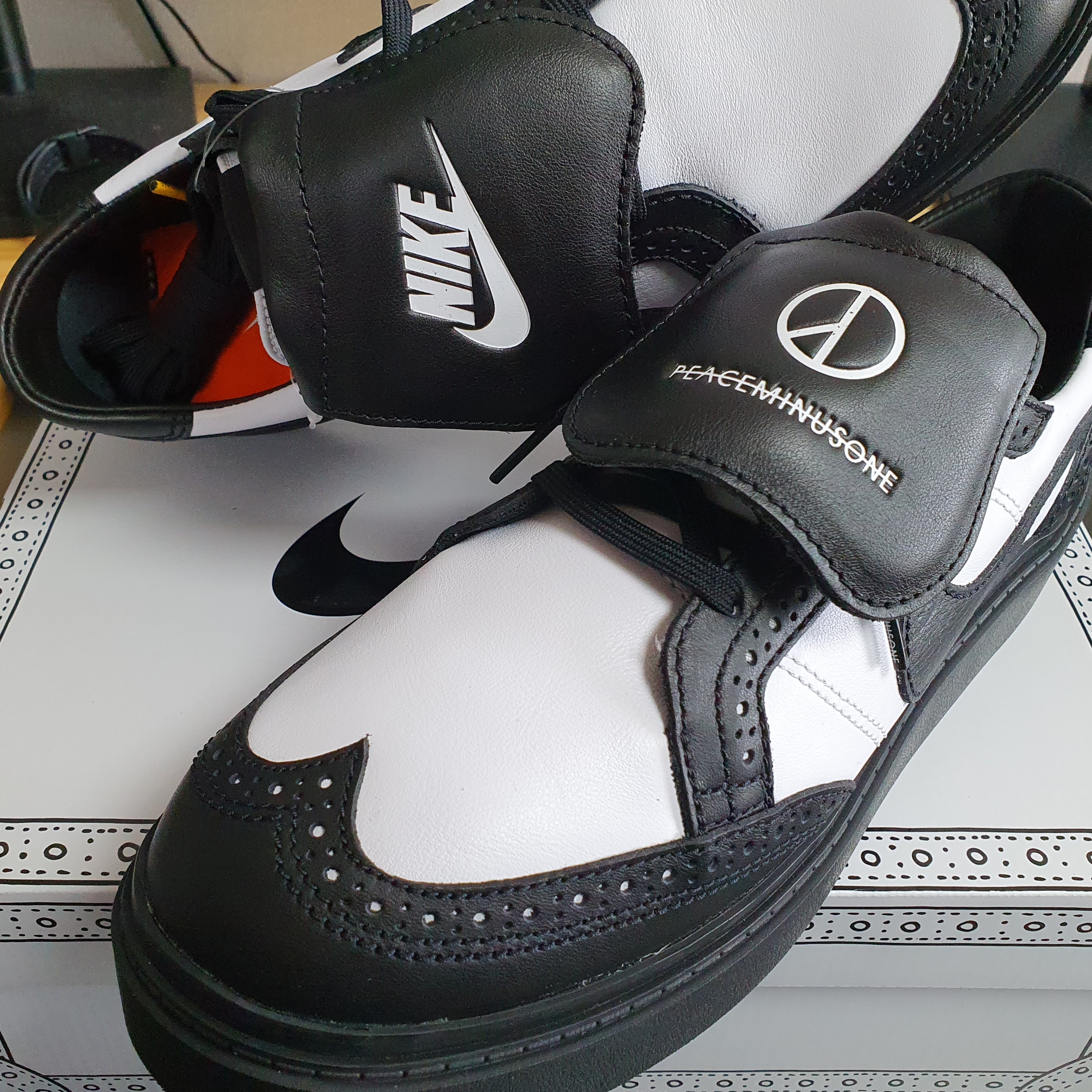 Nike x Peaceminusone Kwondo1 Black and White 착용 스타일 - 1