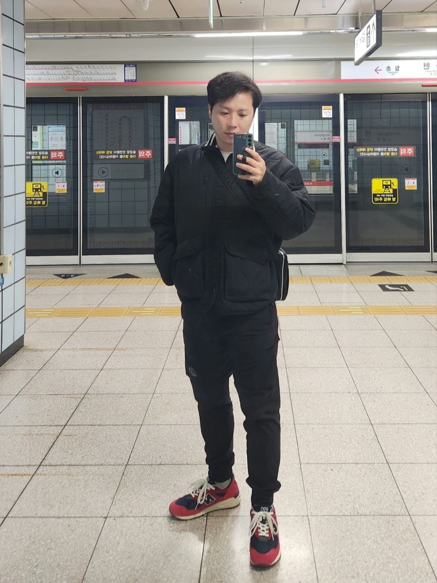 Porter Tanker Shoulder Bag L Black, C.P. Company Stretch Sateen Cargo Pants Ergonomic Fit Black - 22SS 착용 스타일
