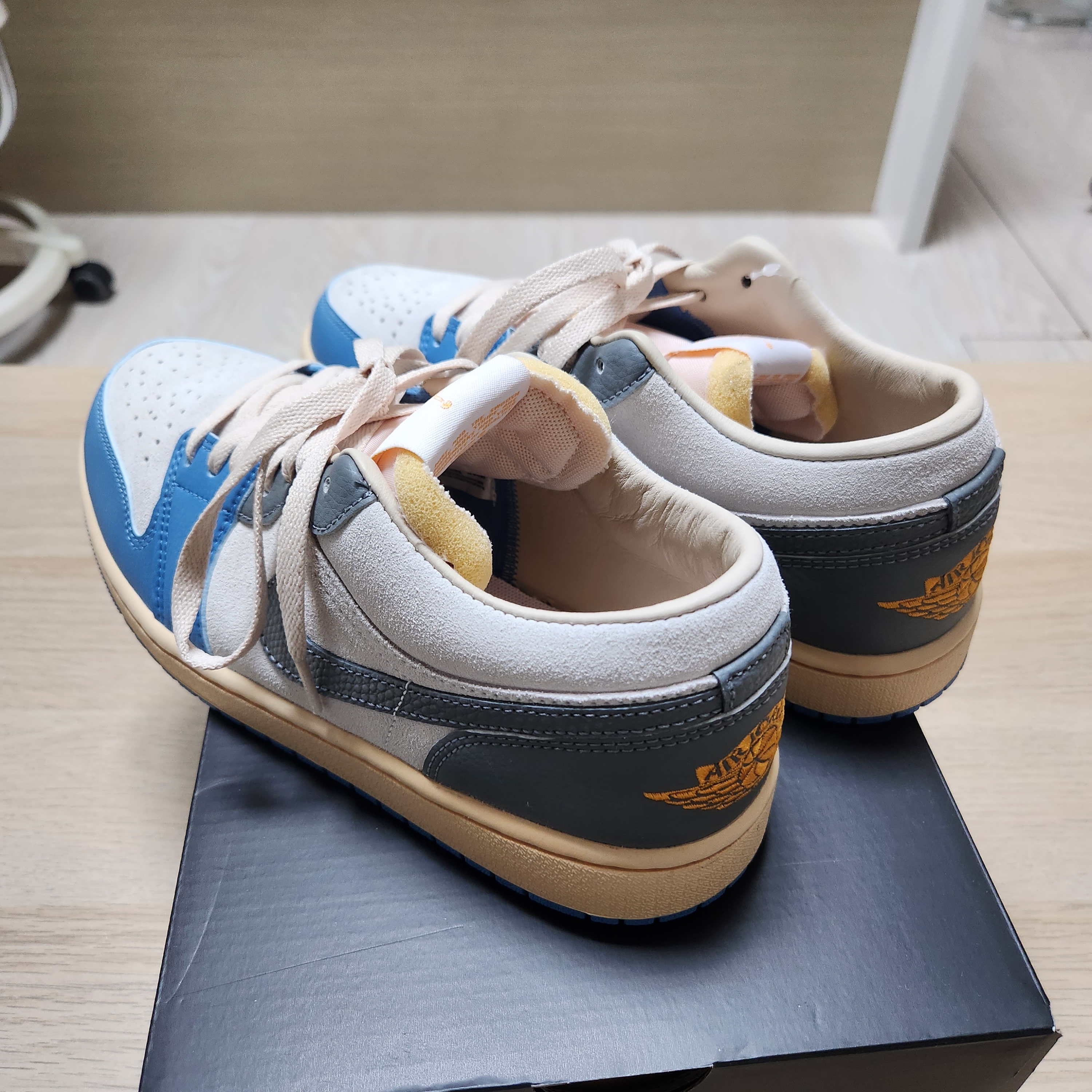 Jordan 1 Low SE Tokyo 96 착용 스타일 - 3
