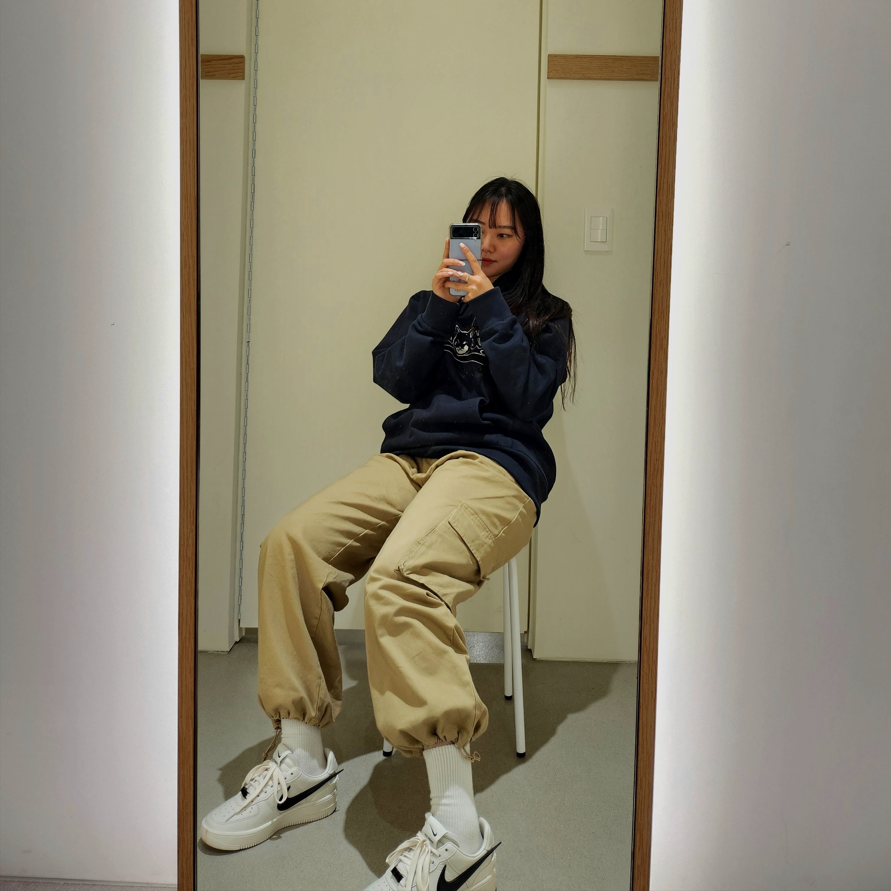 Nike x Ambush Air Force 1 Low SP Phantom, Maison Kitsune Varsity Fox Regular Hoodie Dark Navy 착용 스타일 - 1