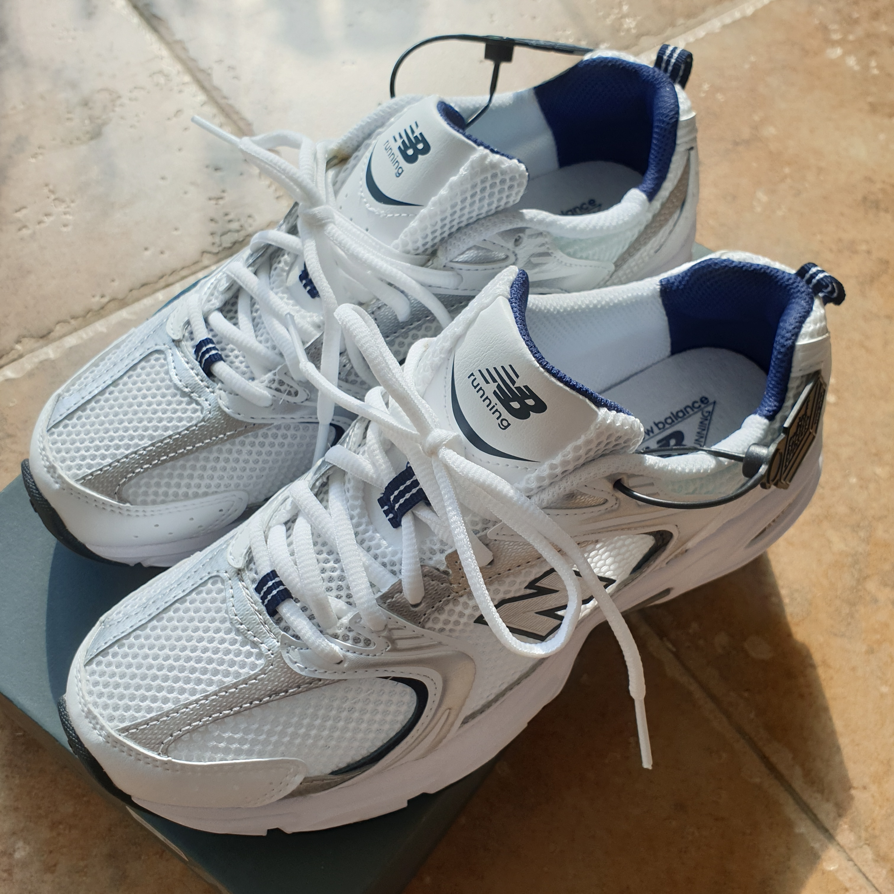 New Balance 530 White 착용 스타일 - 1
