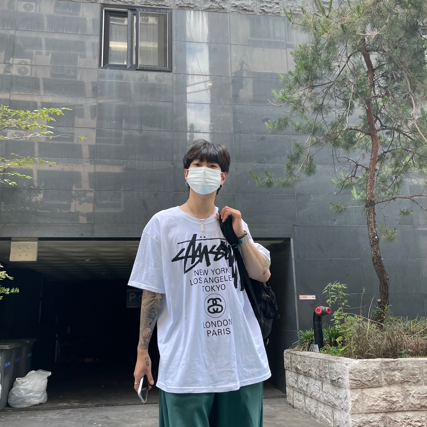 Stussy World Tour T-Shirt White, Nike Air Force 1 '07 Low White 착용 스타일 - 1