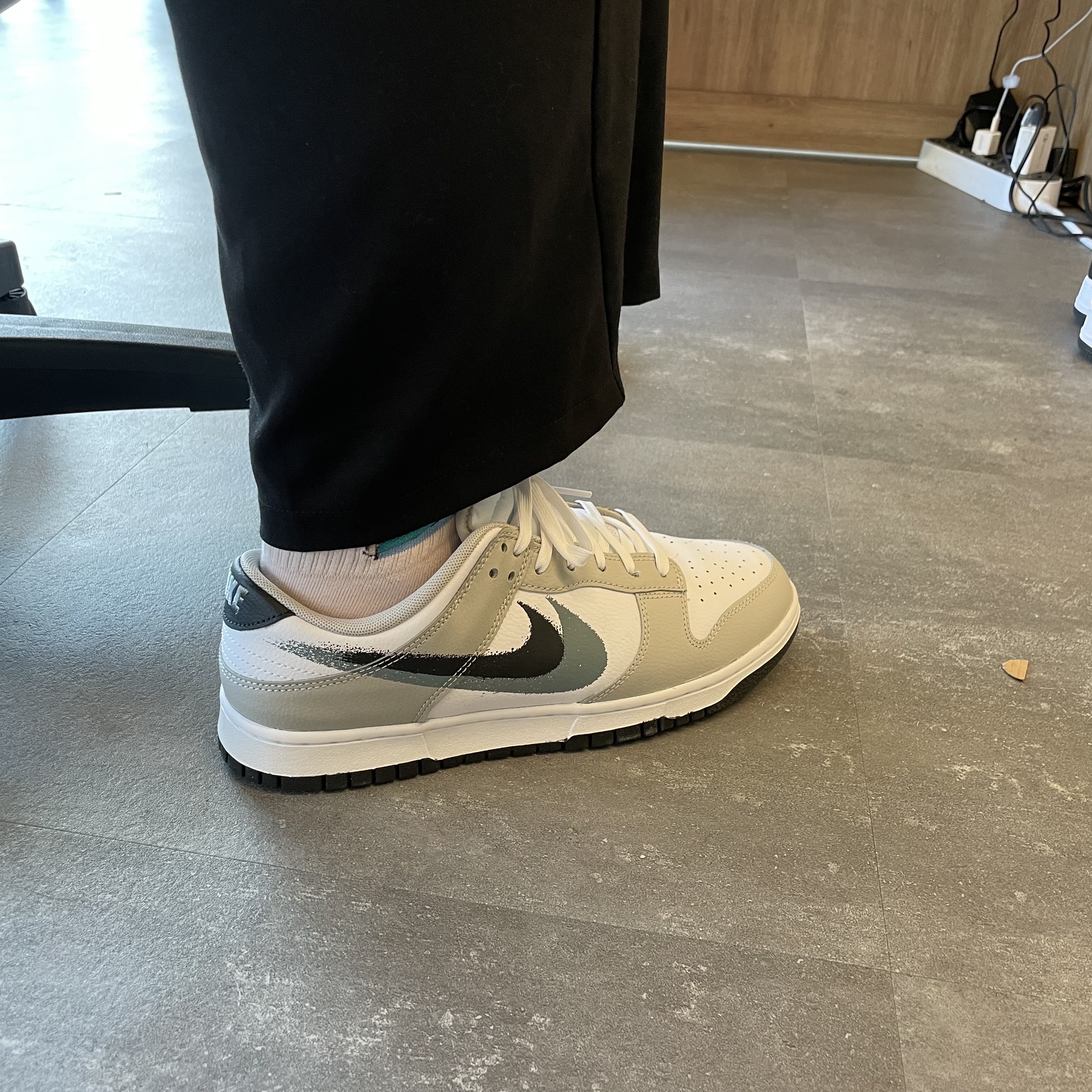 Nike Dunk Low Cool Grey White 착용 스타일 - 2
