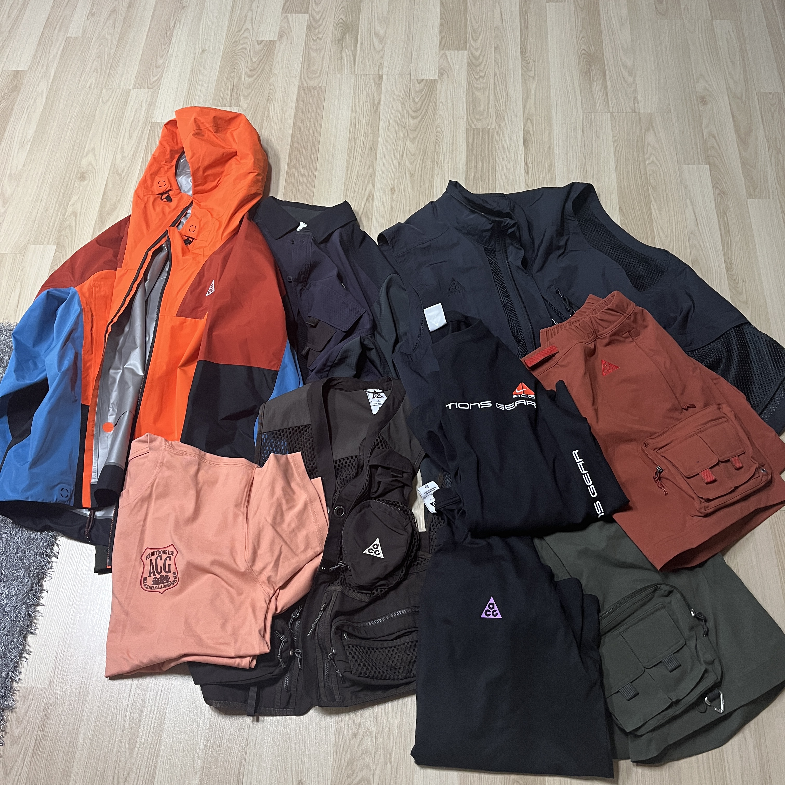 (W) Nike ACG Storm-Fit ADV Chain of Craters Jacket Orange Black Blue - US/EU 착용 스타일