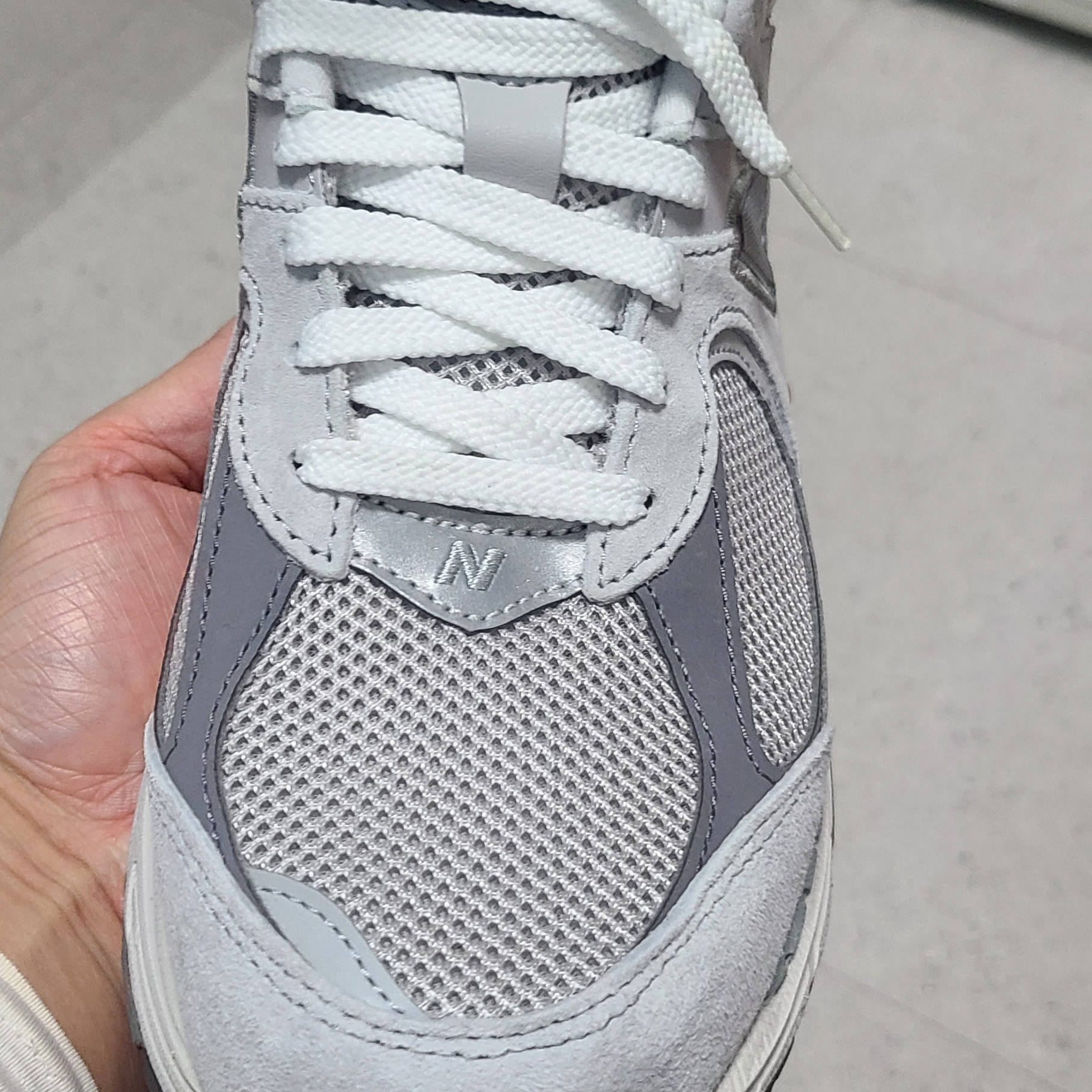 New Balance 2002R T2 Gray 착용 스타일 - 2
