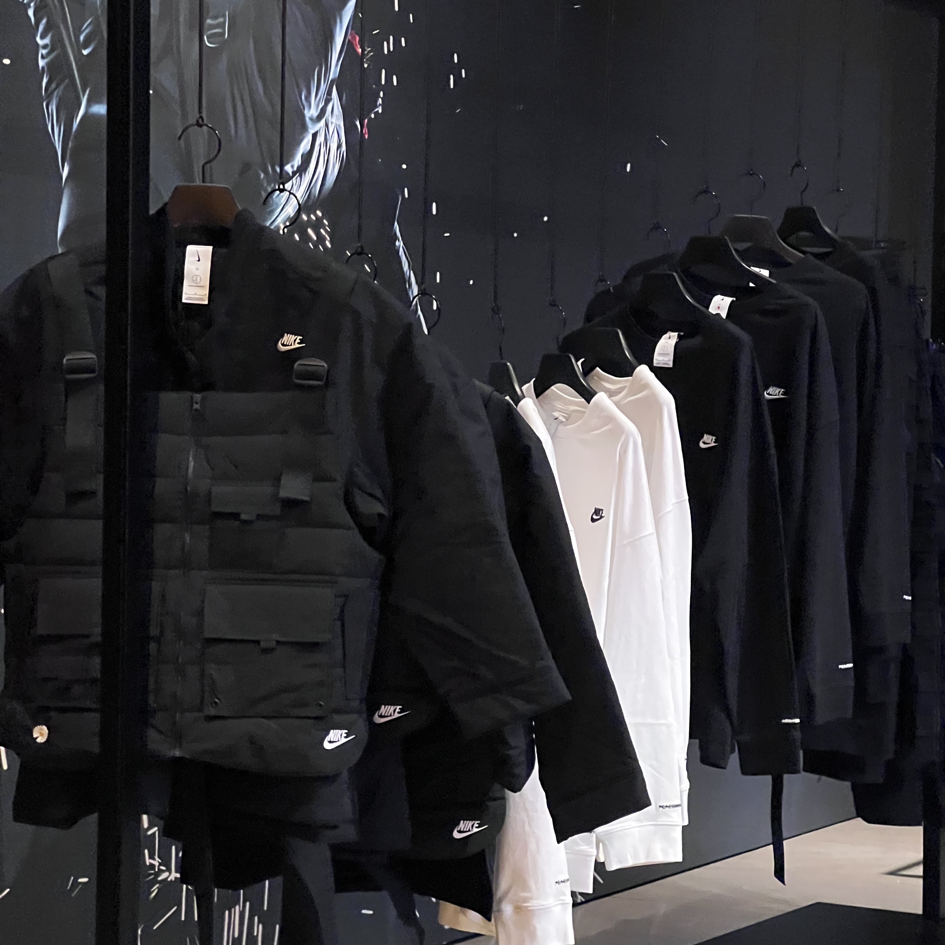 Nike x Peaceminusone LS T-Shirt Black (DR0098-010), Nike x Peaceminusone 2+1 Jacket Black (DR0100-010) 착용 스타일