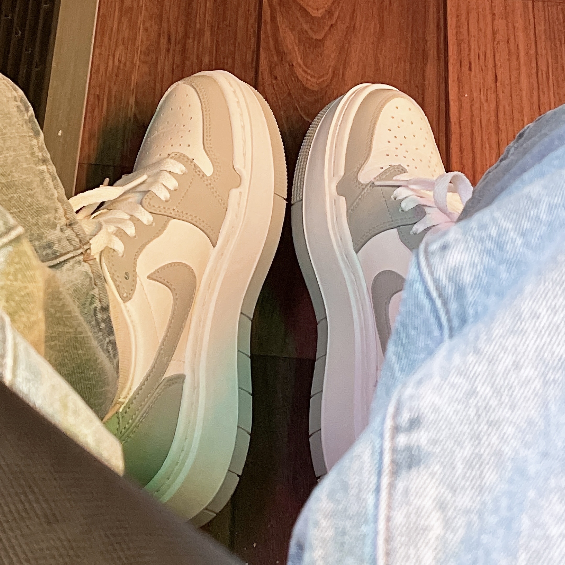 (W) Jordan 1 Elevate Low White and Wolf Grey 착용 스타일