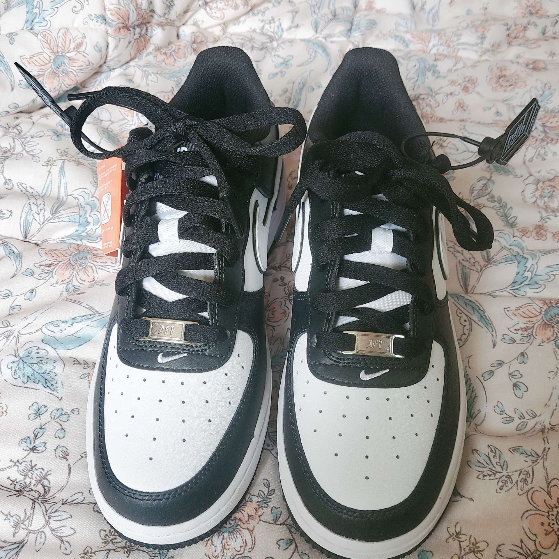 (GS) Nike Air Force 1 LV8 2 Black White 착용 스타일 - 2