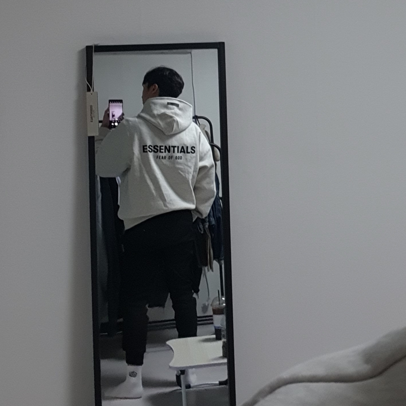 Essentials The Core Collection Hoodie Light Oatmeal 착용 스타일